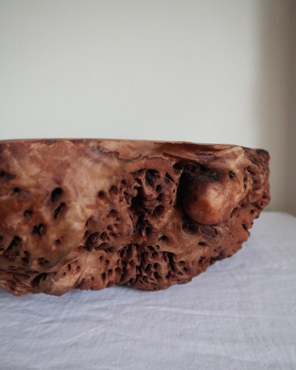 Large Australian hand carved red gum burl wood centrepiece bowl with polished centre and organic naturalistic outside. Signed 'M Bailey' and original Merv Bailey sticker to base.