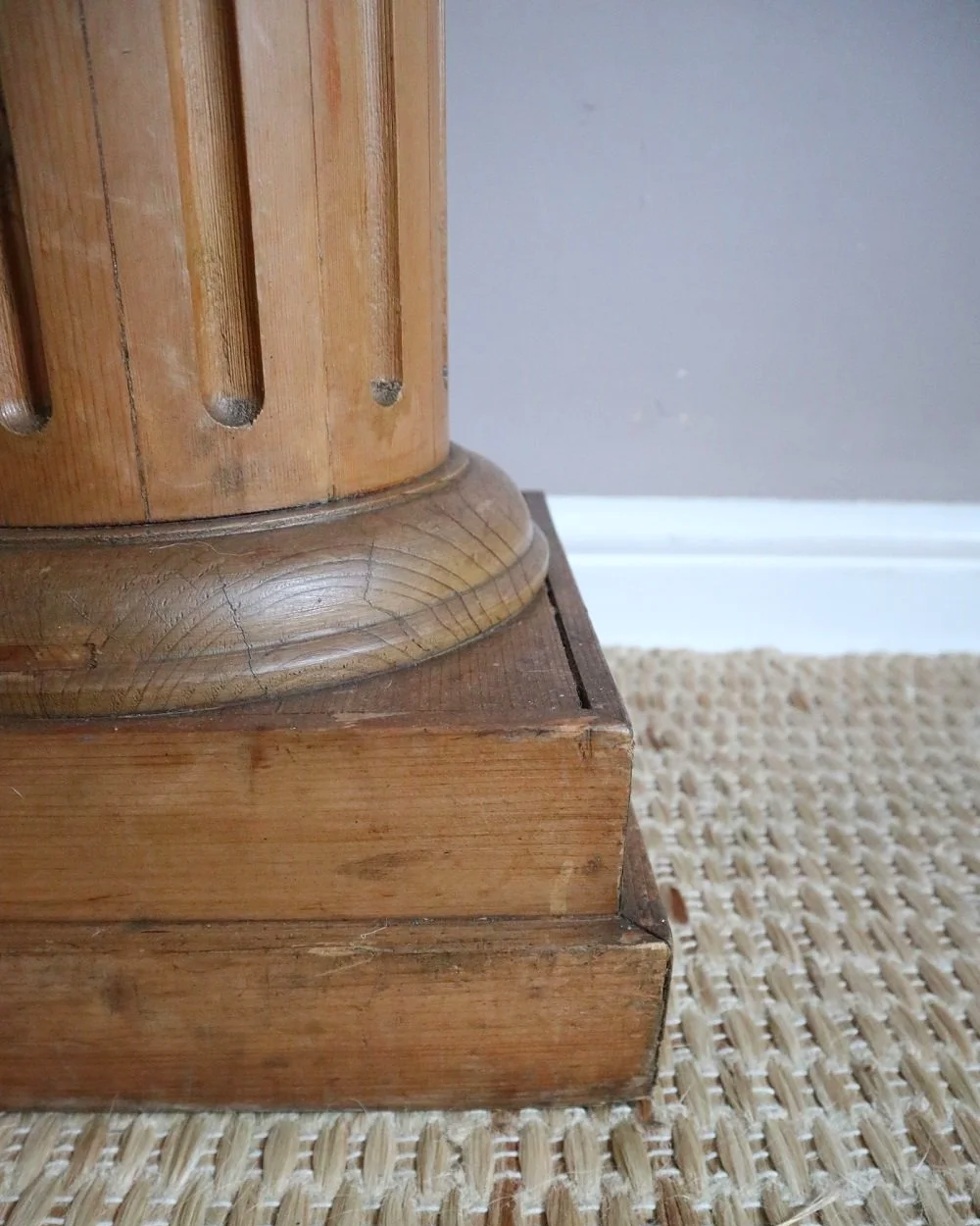 Vintage Hollywood Regency style wooden fluted column display plinth.