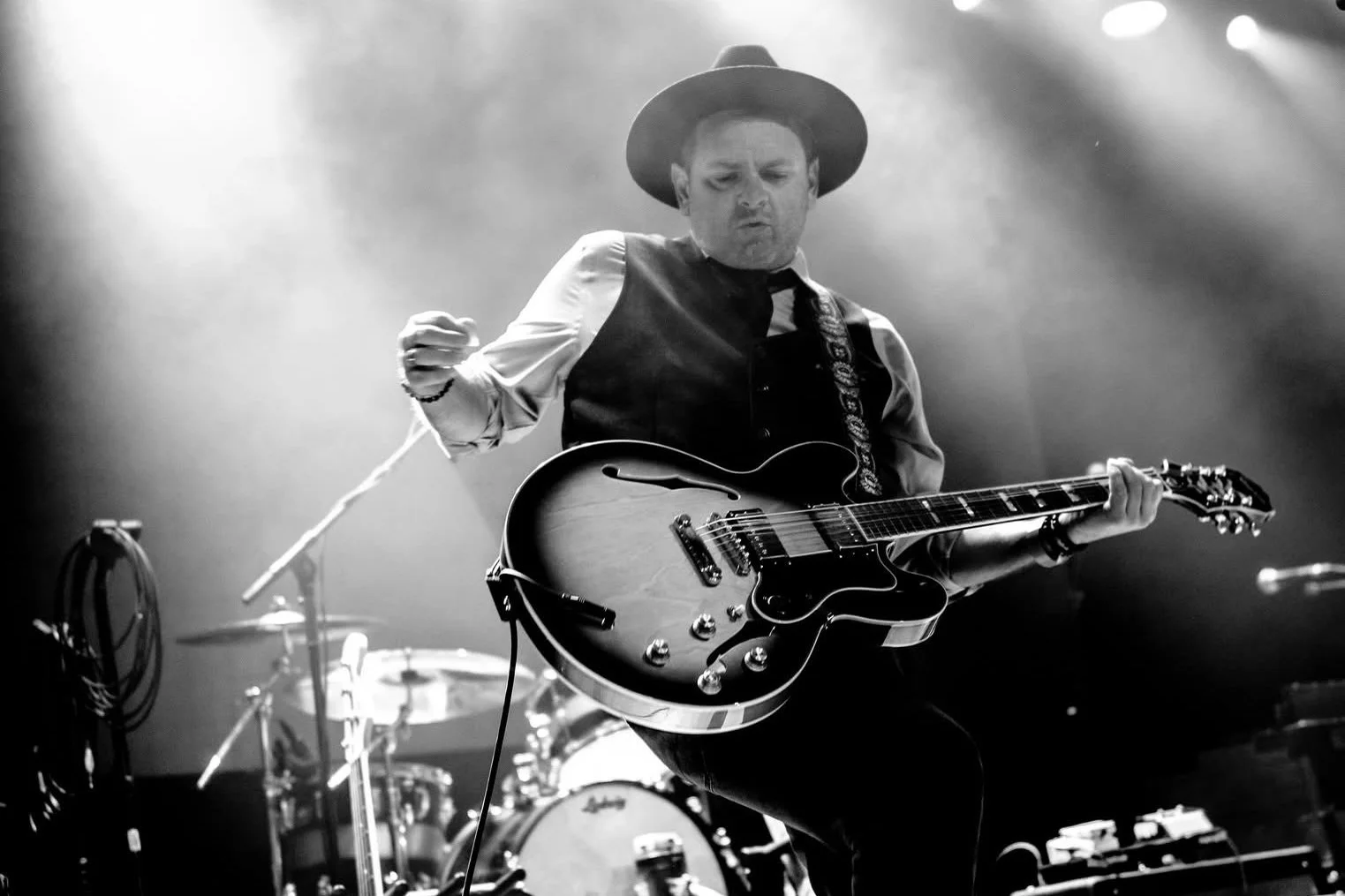 Steve Sinclair acoustic with Joel Taggart