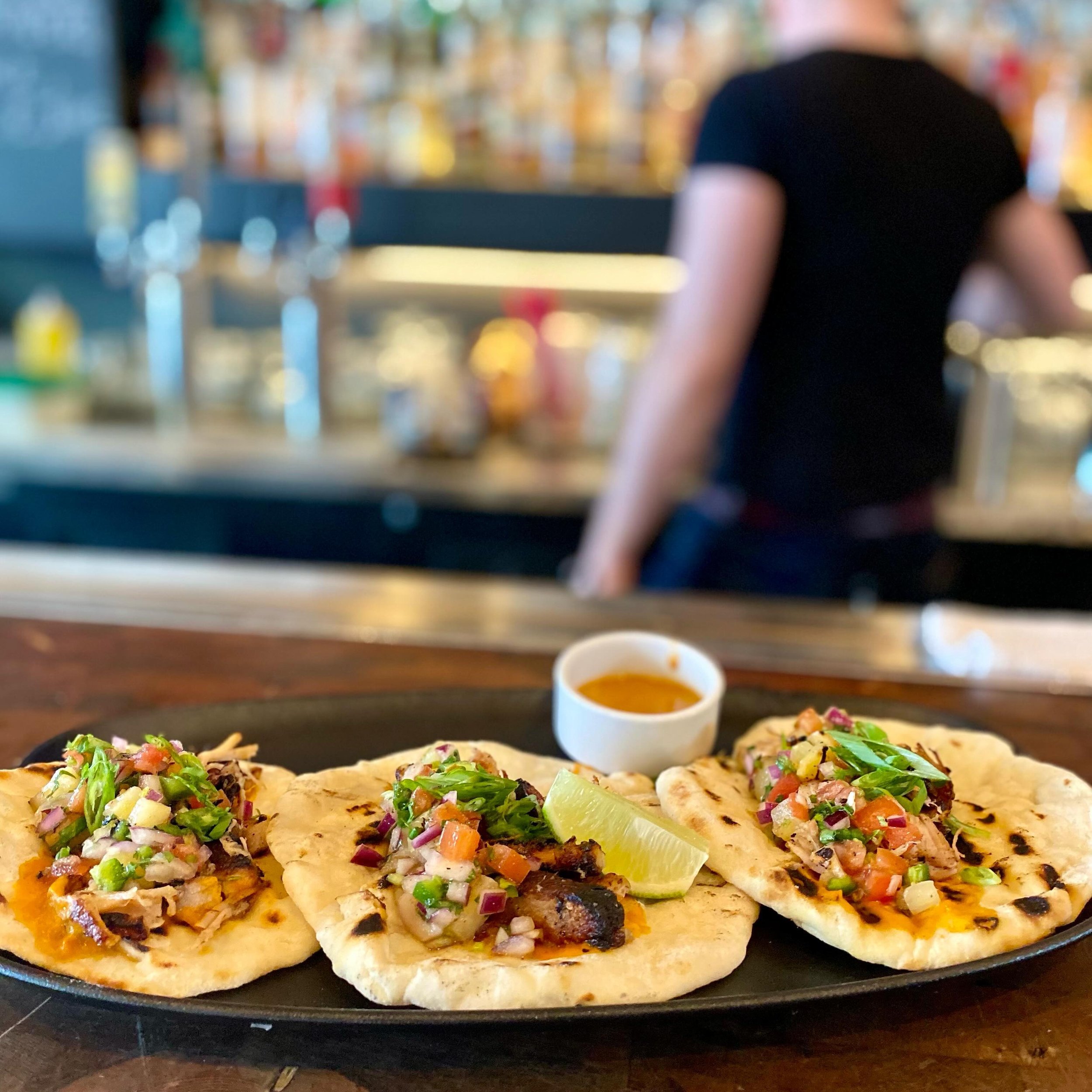 TUESDAY FEATURE!

A real smoky, stop-you-in-you-tracks take on tacos on tap tonight from our Head Chef Darrel Ahenakew:

𝗣𝗢𝗥𝗞 𝗕𝗘𝗟𝗟𝗬 𝗕𝗔𝗡𝗡𝗢𝗖𝗞 𝗧𝗔𝗖𝗢𝗦
𝗦𝗹𝗼𝘄-𝗿𝗼𝗮𝘀𝘁𝗲𝗱 𝗽𝗼𝗿𝗸, 𝗴𝗿𝗶𝗹𝗹𝗲𝗱 𝗽𝗶𝗻𝗲𝗮𝗽𝗽𝗹𝗲 𝗽𝗶𝗰𝗼 𝗱𝗲 ?