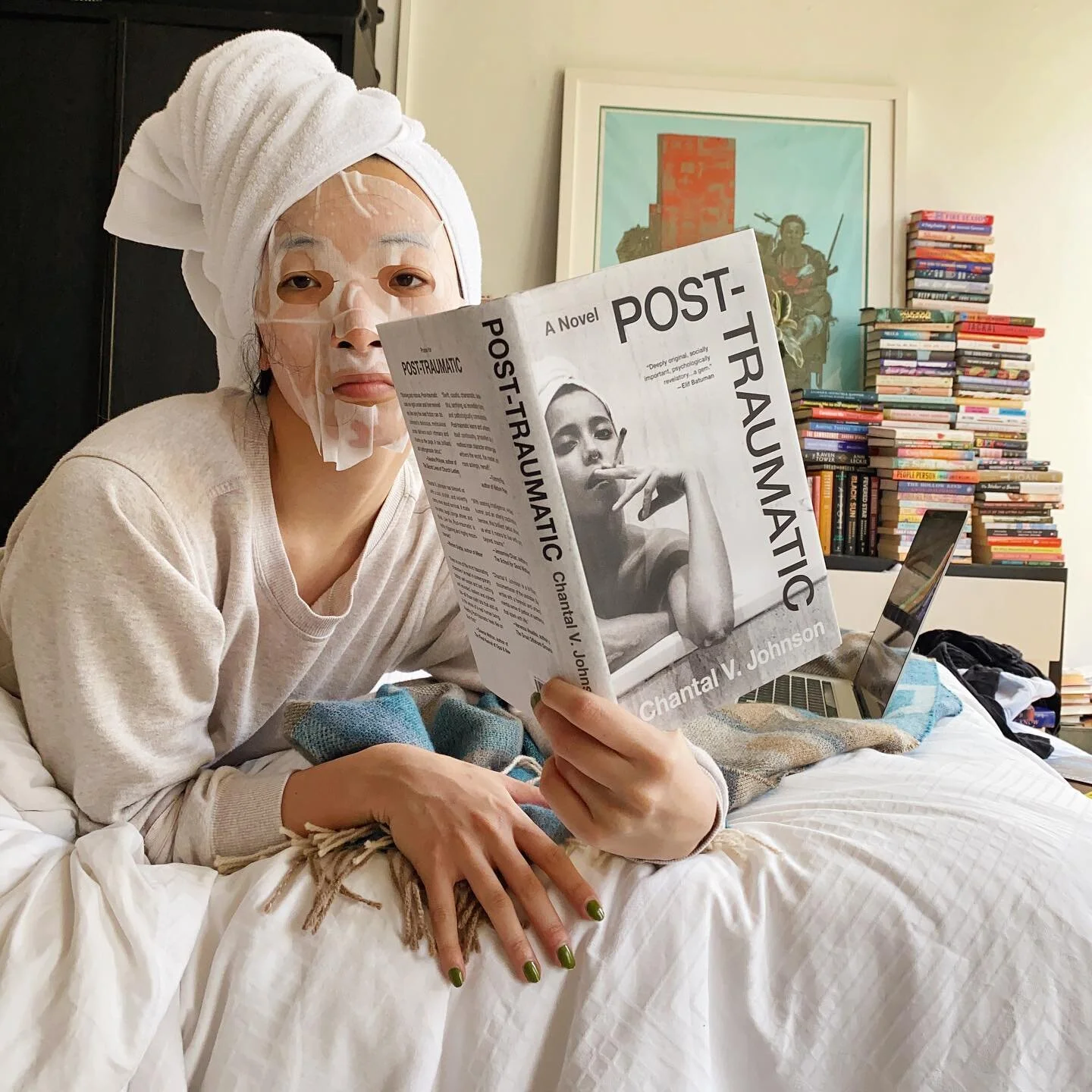 Slowly making it through my backlog of book posts. Ty @littlebrown for sending this to me!

Finished POST-TRAUMATIC by Chantal V. Johnson earlier this year and looooved it. Johnson takes you into the brain of Vivian, a woman with a traumatic past, in