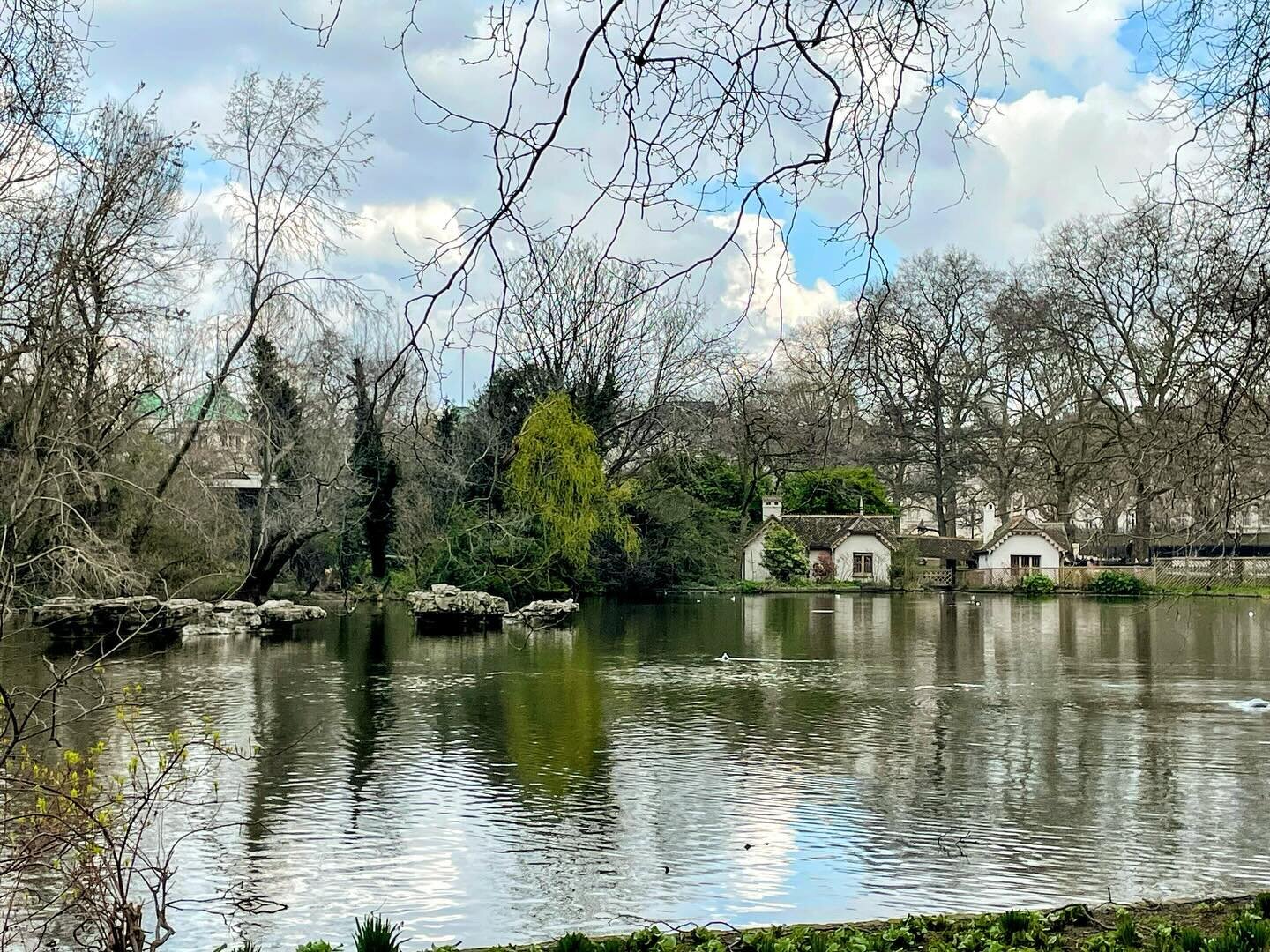 St James&rsquo;s Park in Westminster - one of the loveliest parks in London. But something in this picture is not as it seems&hellip;

Situated between Buckingham Palace and Downing Street, St James&rsquo;s Park is picture-perfect, especially the cha