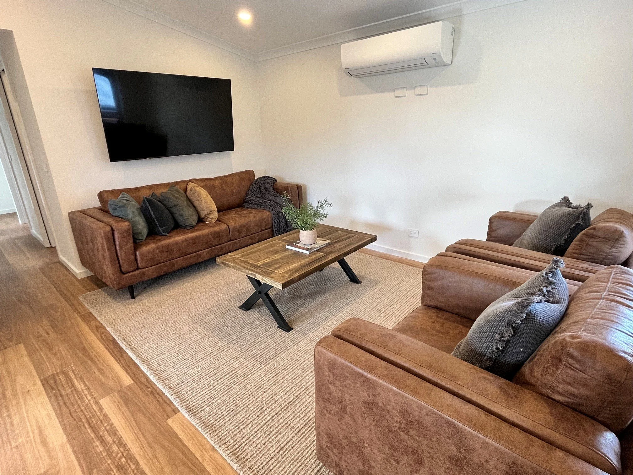 lounge1.jpg