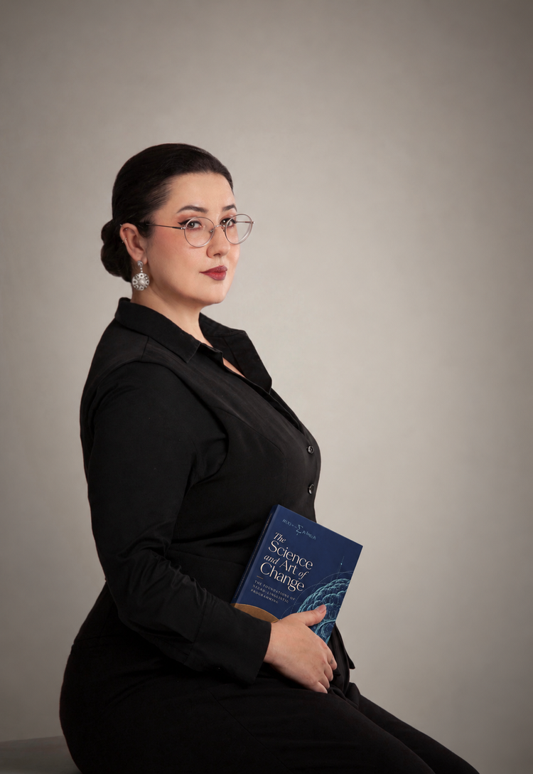 Анастасия Петухова с книгой The Science and Art of Change