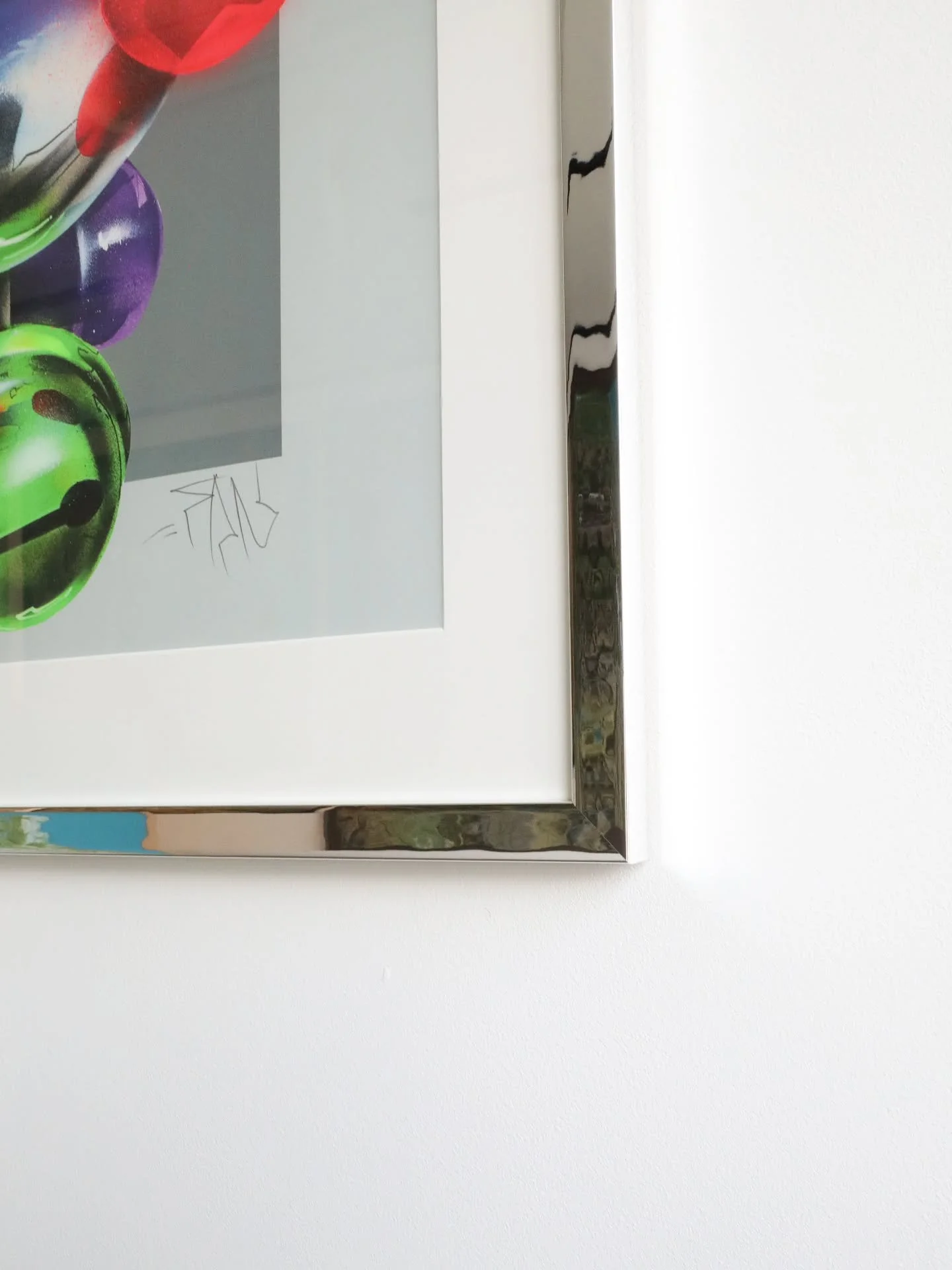 Chrome finish frame from @avonframing ✨️