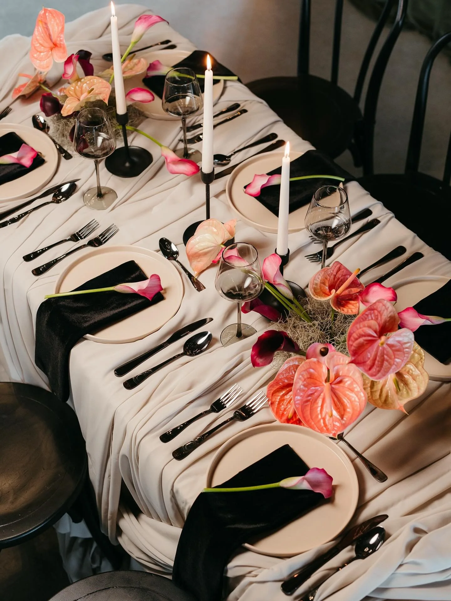 we could list about 10000 things we absolutely love about this vibe 🤩

Design &amp; Coordination: @werkandwed @rieaquino @rachelsstyle Simran J.
Creative vision: @angelicafloraldesigns
Photography: @oliverrabanes
Venue: @southlands_tsawwassen
Dresse
