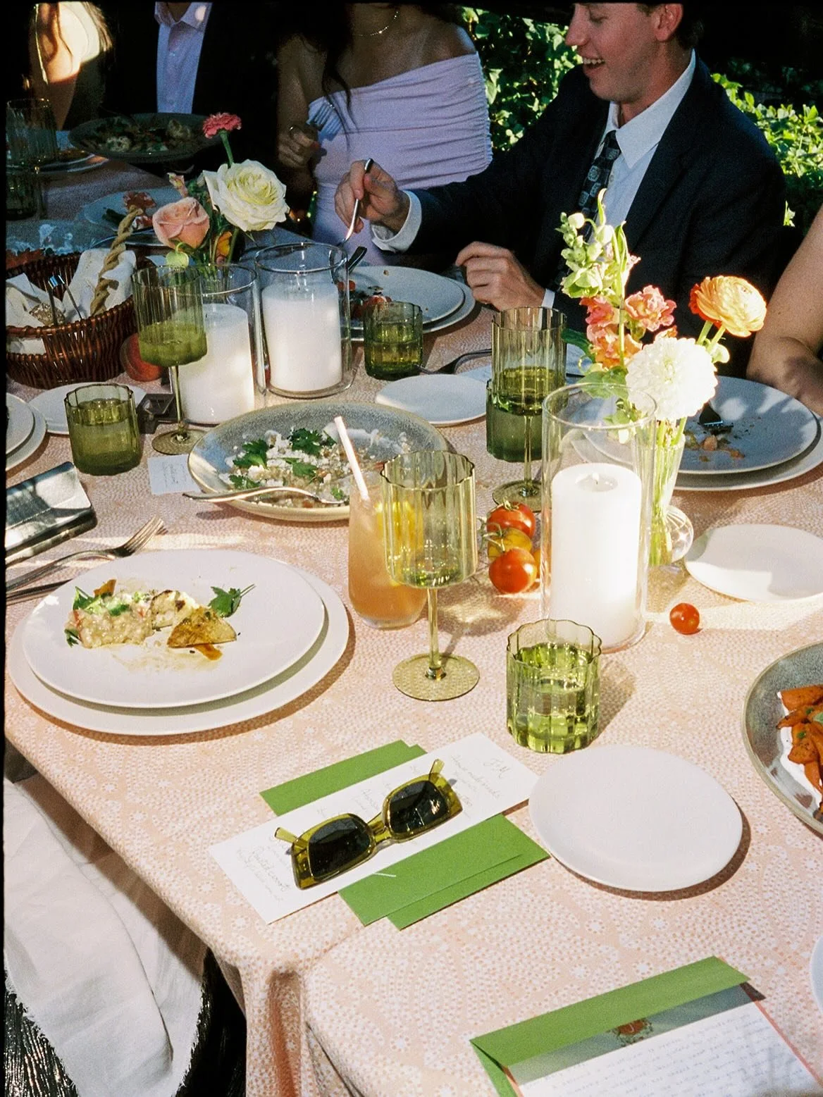name a better garden party wedding&hellip; we&rsquo;ll wait 😇

Venue @ubcgarden
Planning @smitten_events @jenn_nana
Photography @tomaszwagnerco
Rentals @bespokedecor @bbjlatavola @pacificcoasttents
Florals @blossomandvinefloralco
Catering @railtownc