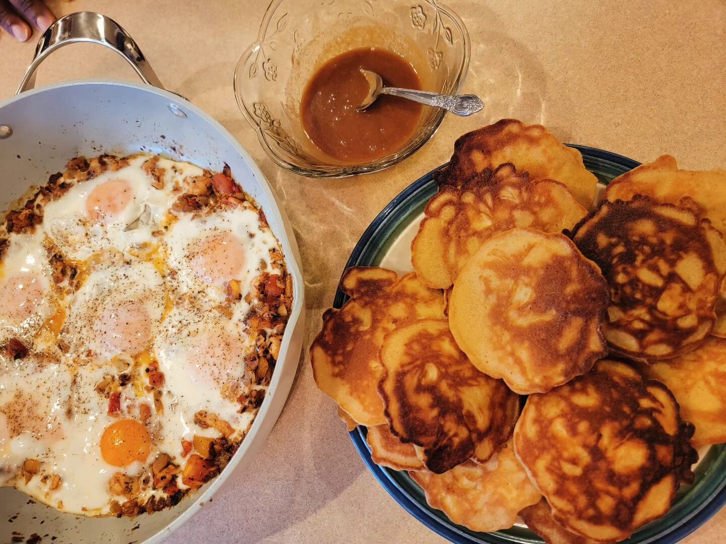Our Sunday brunch today. Yum! Our taste buds were dancing💃 

🍽My egg dish, apple pancakes, with a caramel topping.

🍳Egg dish: saut&eacute;ed onion, bell pepper, fresh garlic, tomatoes, chicken, a bunch of seasonings, and eggs.

🥞Pancakes: simple