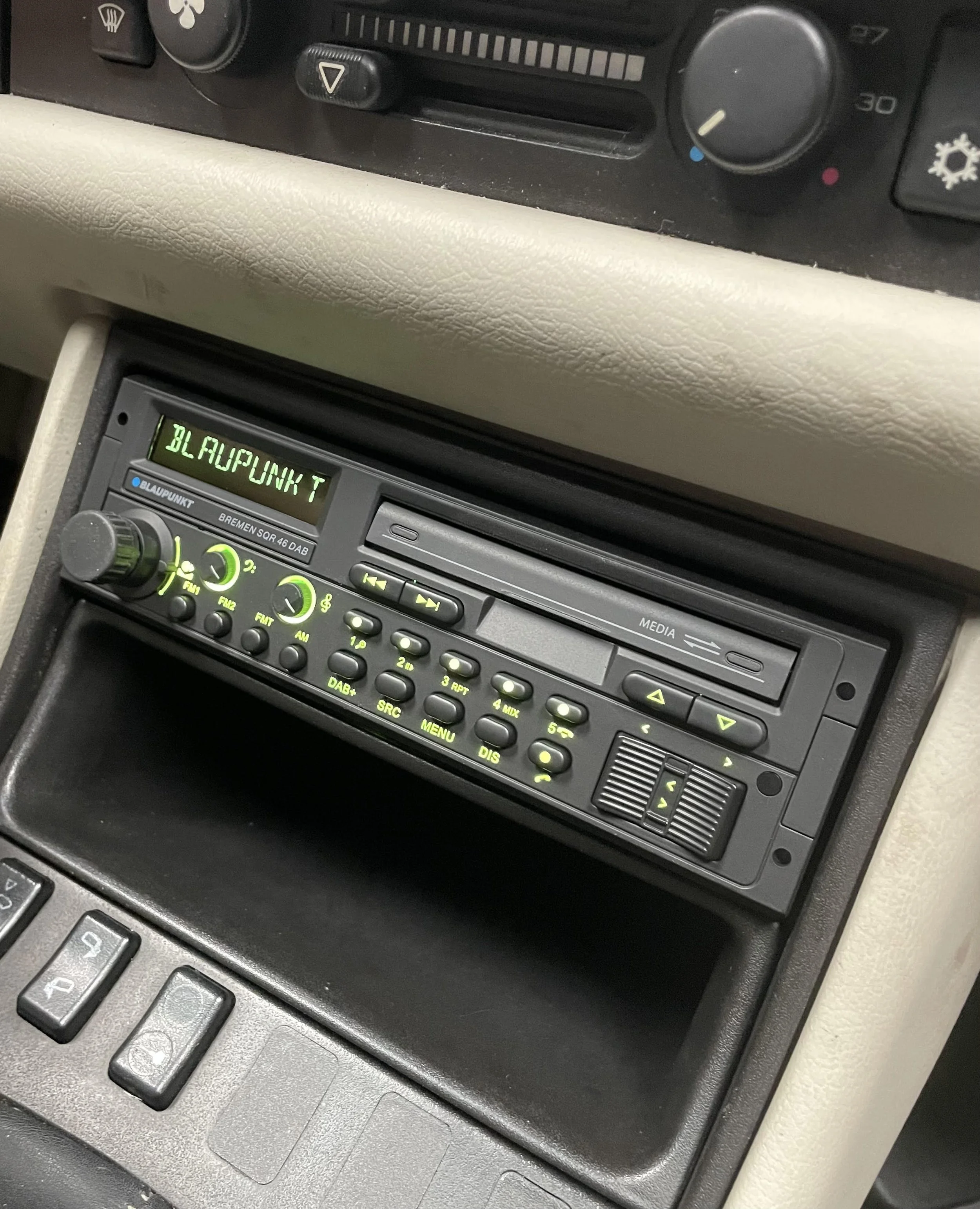 Porsche 944 retro blaupunkt