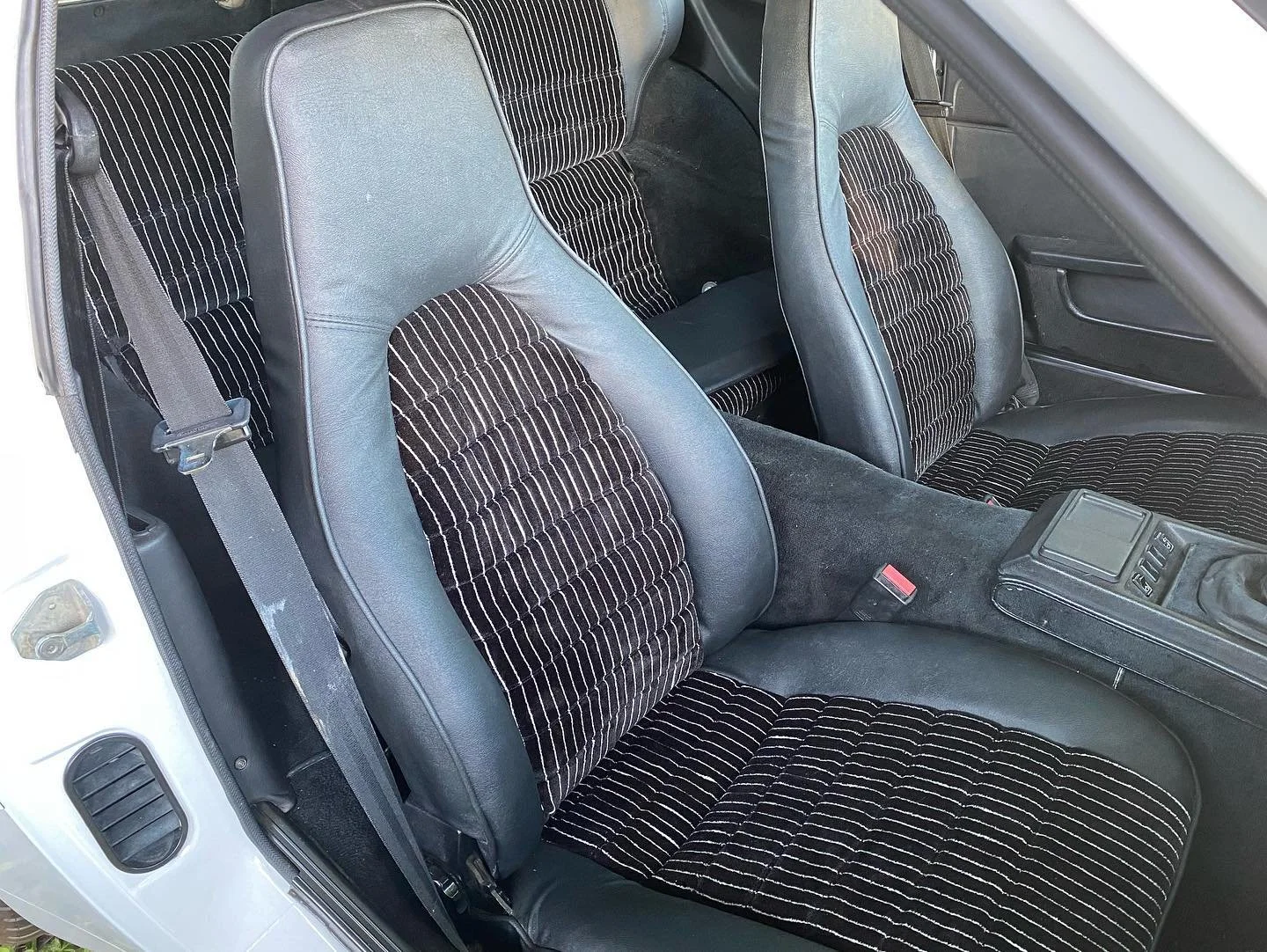 Porsche 944 dashboard