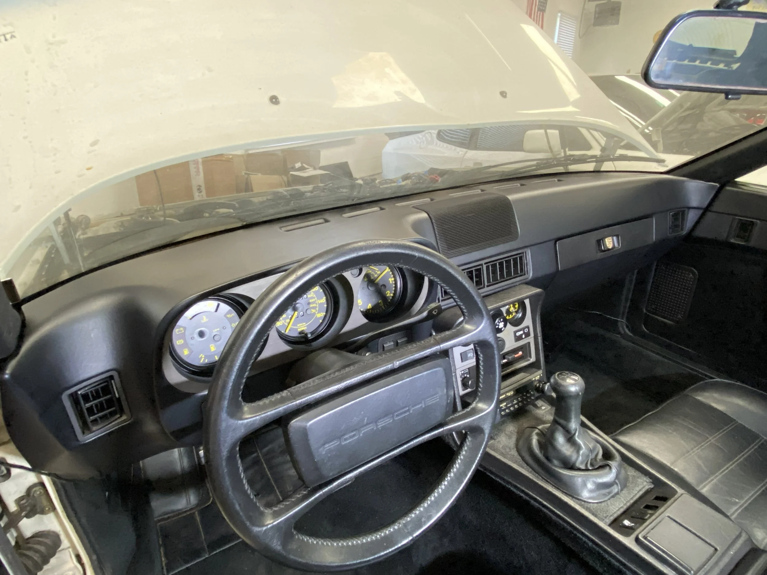 Porsche 944 dashboard
