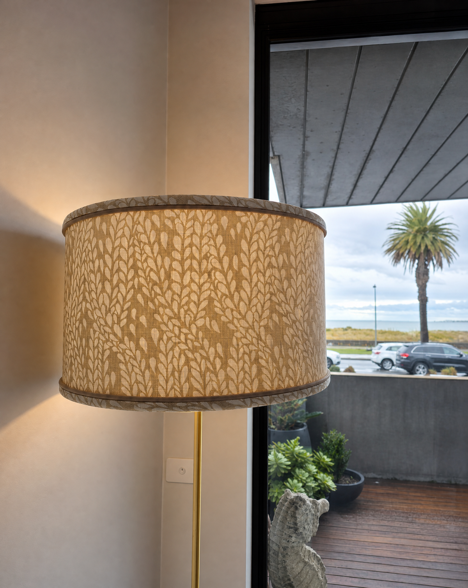 Bebo_Lamp_WinterWheat_Image2.png