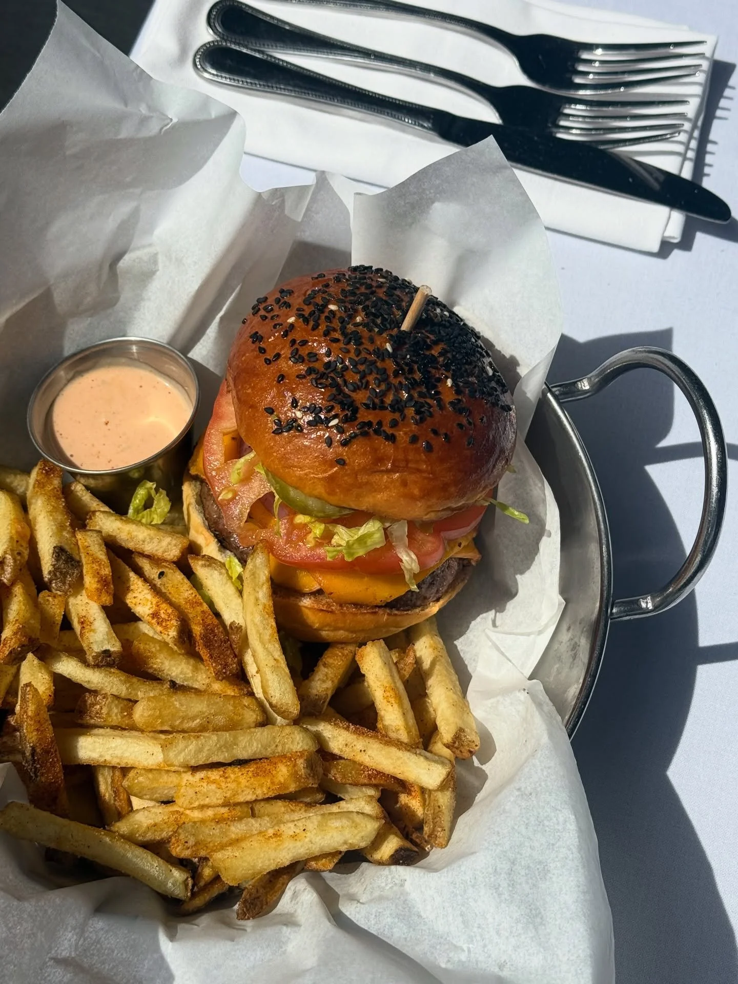 Say it with me&hellip; I deserve it 🍔
(Especially when it&rsquo;s a @waterboyfarms burger)

* LUNCH ONLY

#downtownmckinney #rickschophouse #rickschophousemckinney #lunchspecial #lunchbreak