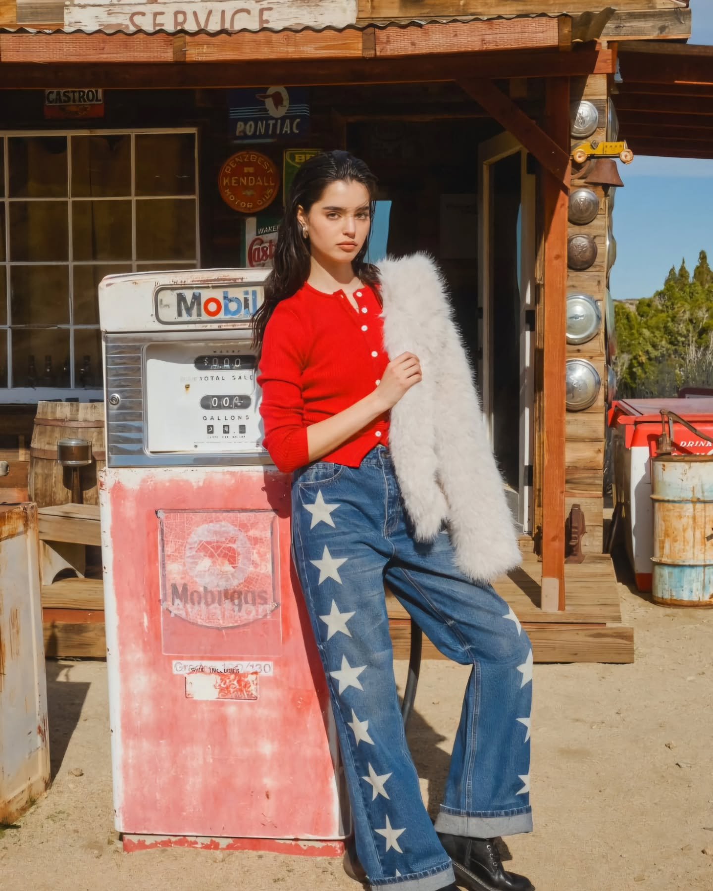 Style up for Winter❄️ with the popular Star⭐️ Print Jeans ($39.99) and Faux Fur Jacket ($59.99)😍

In stores now!🏃&zwj;♀️

#mirrounz #mirrou #winteroutfit #winterfashion #wintercollection #styleinspo #fashionbrand