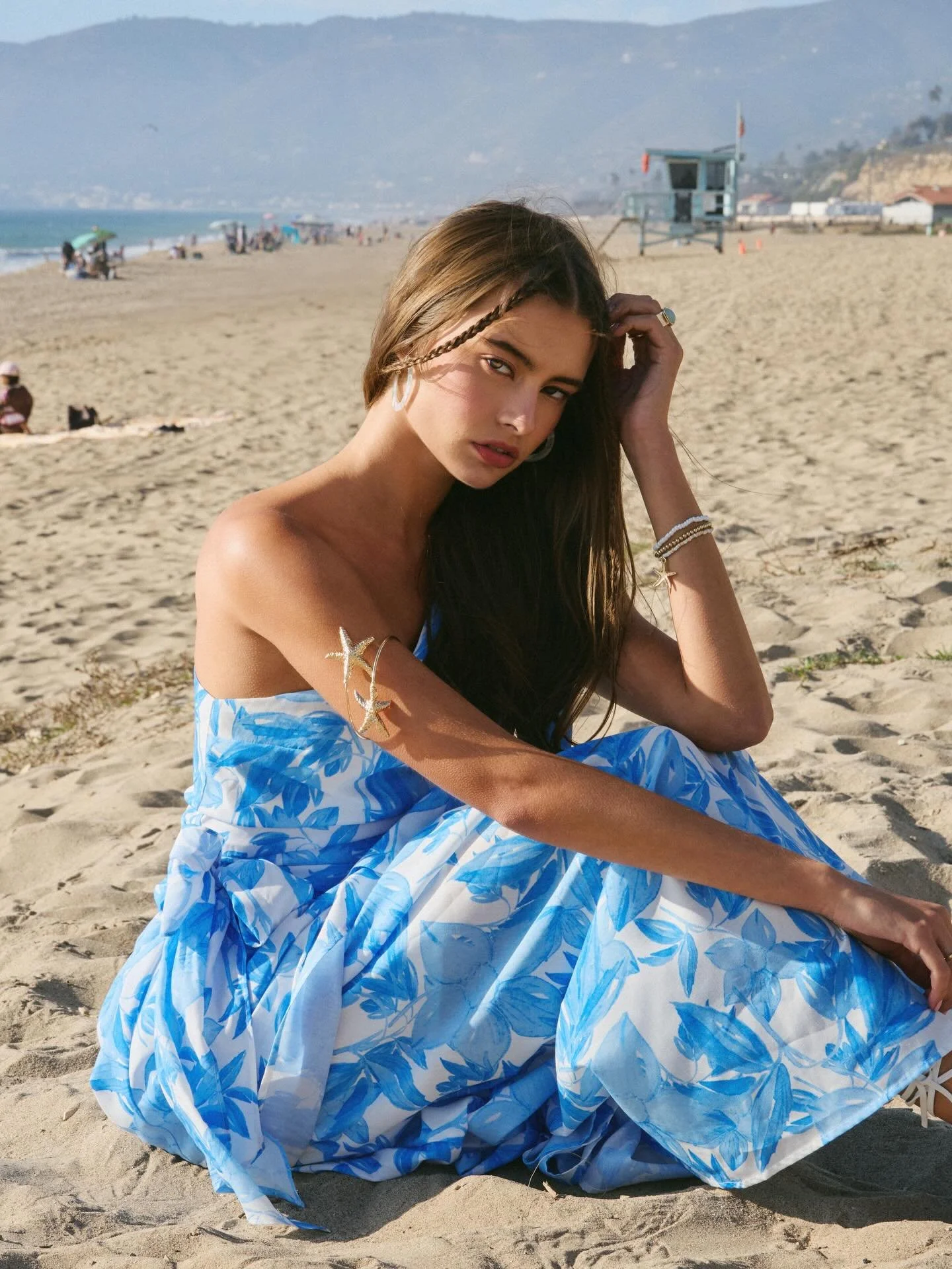 Light, breezy, and made for summer 🩵🌊
Easy silhouettes to keep you cool, all season long.

#Mirrounz #SummerDresses #SummerStyle