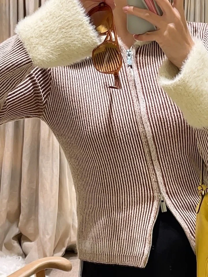Winter dressing, made effortless 🌹🐩
Soft-touch textures, flattering fits and the kind of knit you&rsquo;ll keep reaching for all season.

#Mirrounz #WinterStyle #Knitwear #EverydayStyle #InStoreNow