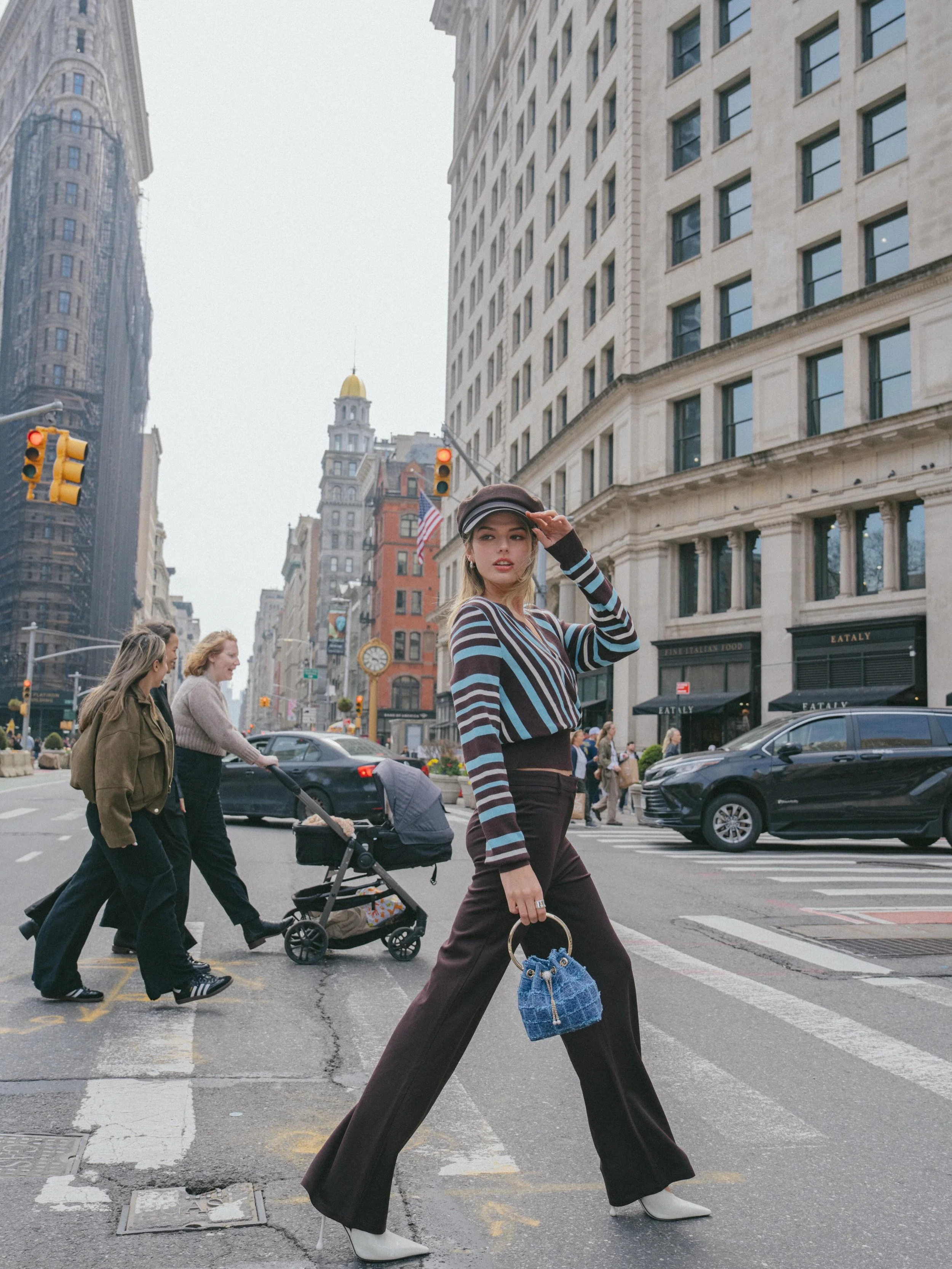 Weekend dressing made easy 🩵

Statement stripes, soft knits and tailored pants you&rsquo;ll wear on repeat all season long.

#mirrounz #WinterStyle #WeekendMood #FashionFinds #StreetStyle