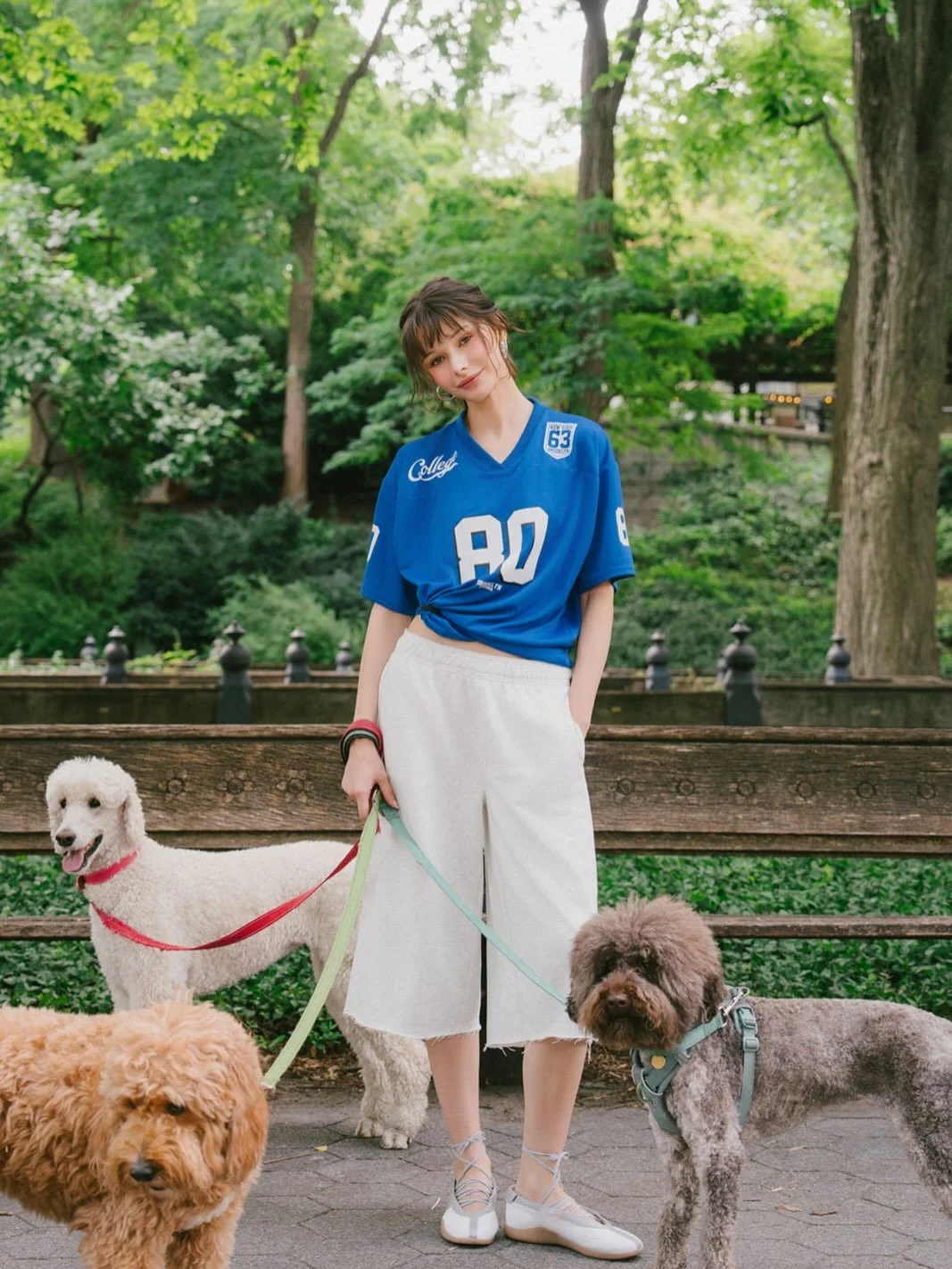 Sporty meets spring. 💙🌿

An oversized jersey, relaxed denim and a bold pop of red &mdash; effortless, playful and made for slow days in the park.

Mirrou Spring 2026, in stores now. ✨

#Mirrounz  #Spring26 #SportyStyle #SpringStyle