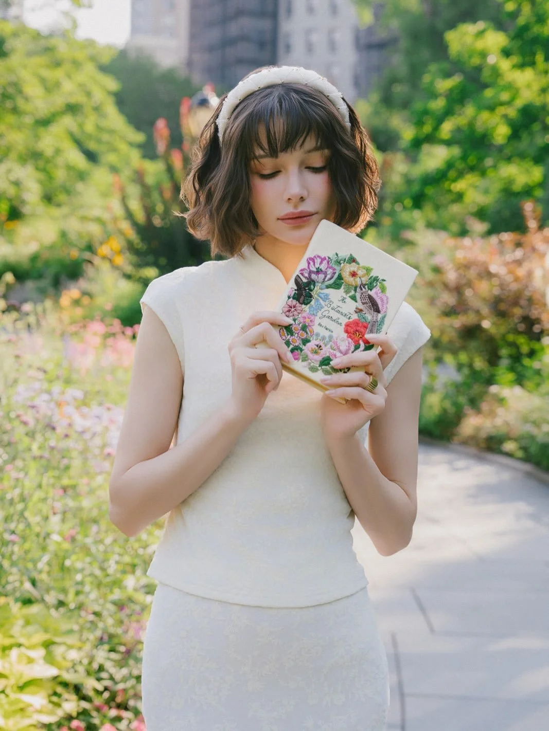 Soft ivory, delicate texture and effortless elegance &mdash; a dreamy spring set made for wandering where everything is in bloom.🌷

Discover the new Mirrou Spring Collection in store now.

#Mirrounz  #SecretGarden #SpringCollection #SpringStyle #Ivo