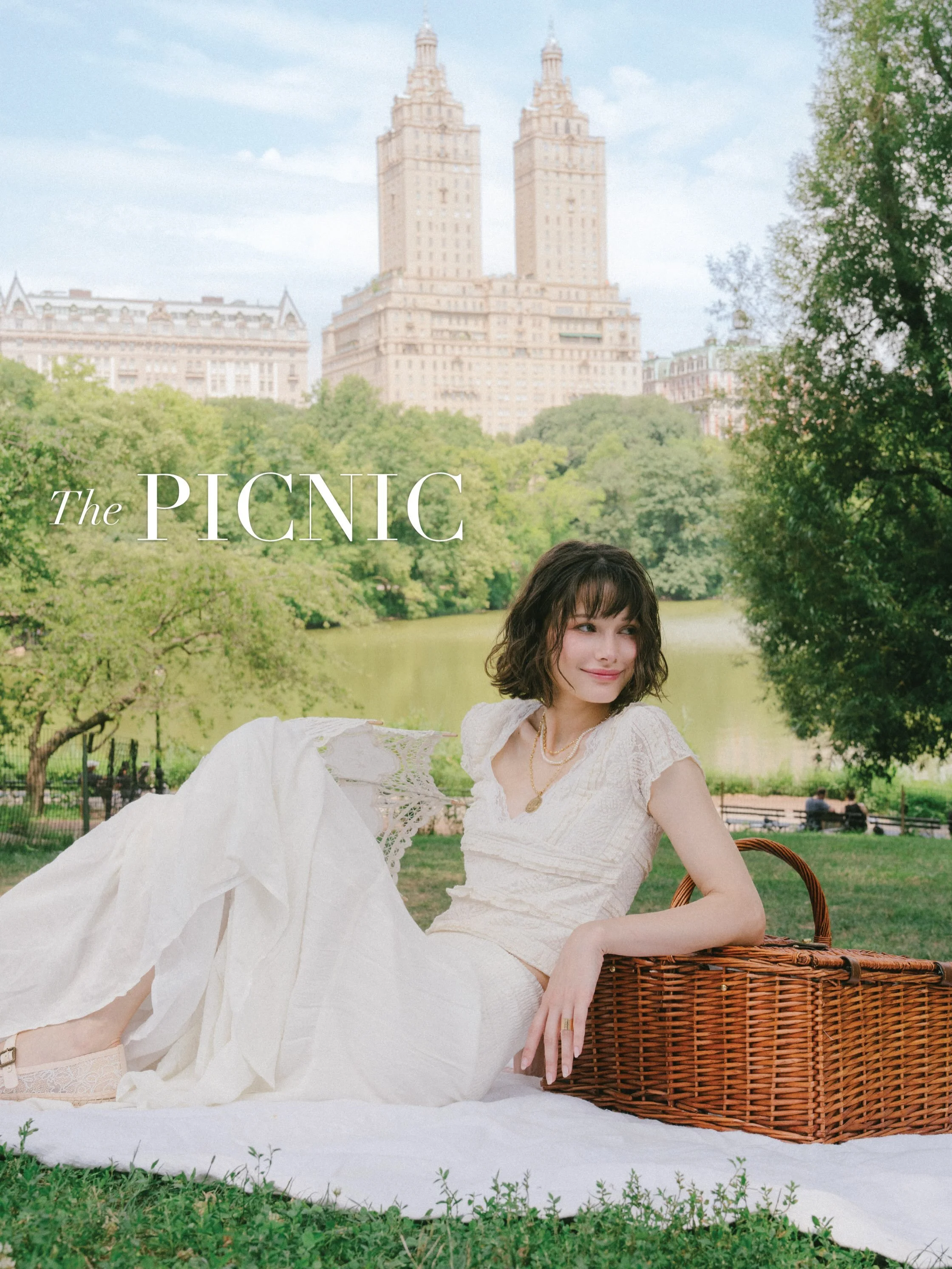 The Picnic. 🎀🧺
A romantic lace top and flowing maxi skirt, made for sunny afternoons on the grass and slow spring moments. 

#Mirrounz #SpringStyle #PicnicStyle #WhiteOnWhite #SpringWardro