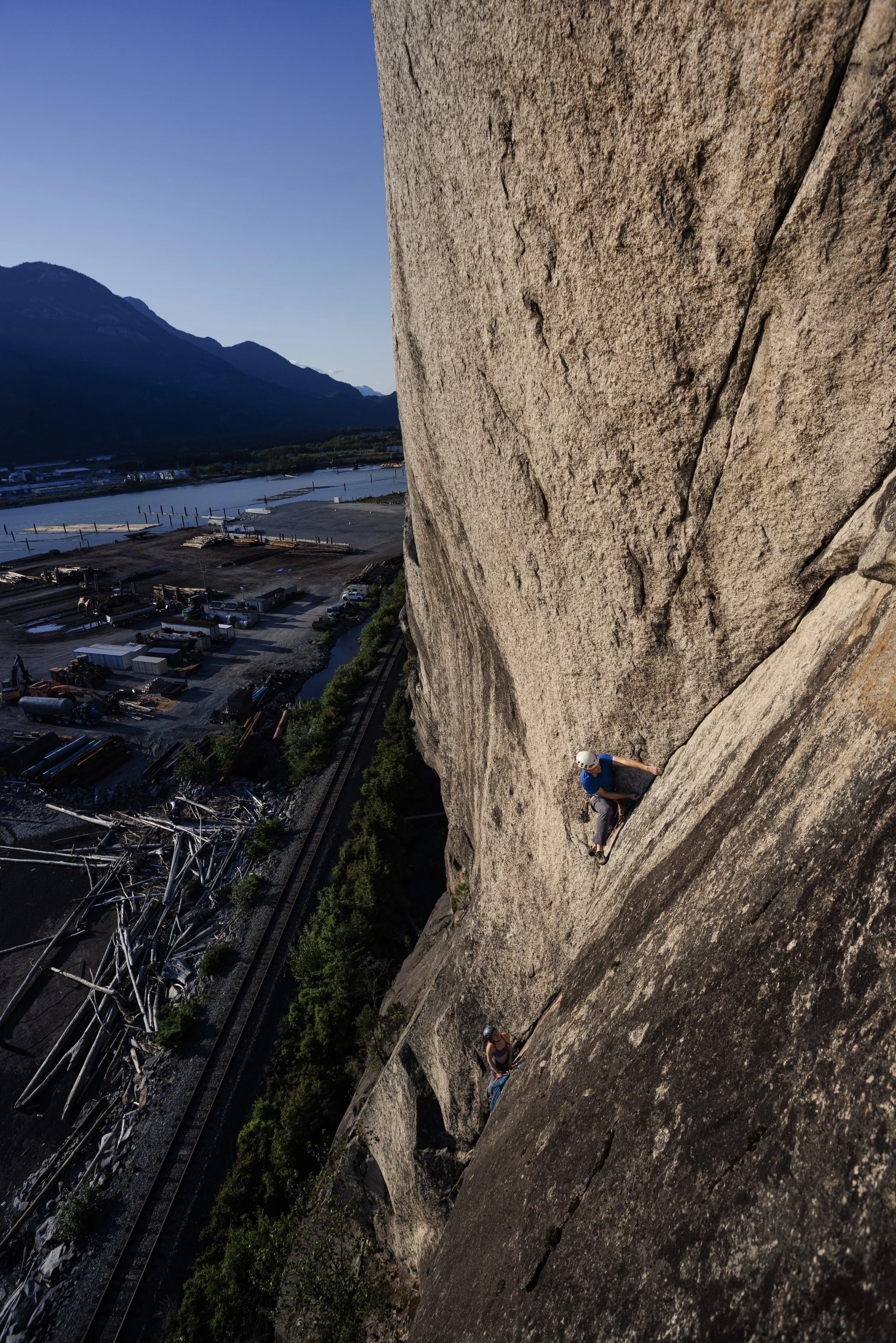 2025-06-01, TRAD CLIMB, Overly Hanging Out 5.11b, Malamute, Squamish, BC-20.jpg