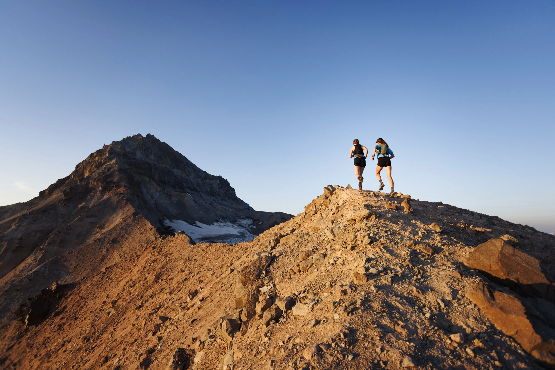 Wong_Evan_RUN_250910_Diamondhead Peak-31.jpg