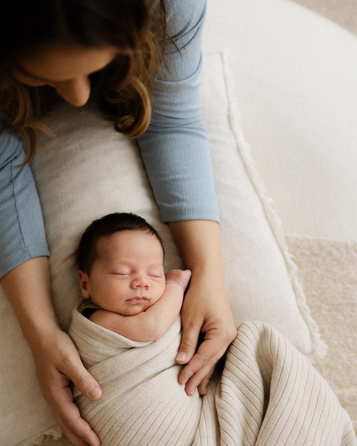 Are siblings at a newborn shoot chaos? Lol yep

But is it worth the chaos? Also yes!!

I mean look at that little nose to nose photo! And he came up with that all by himself 🫶