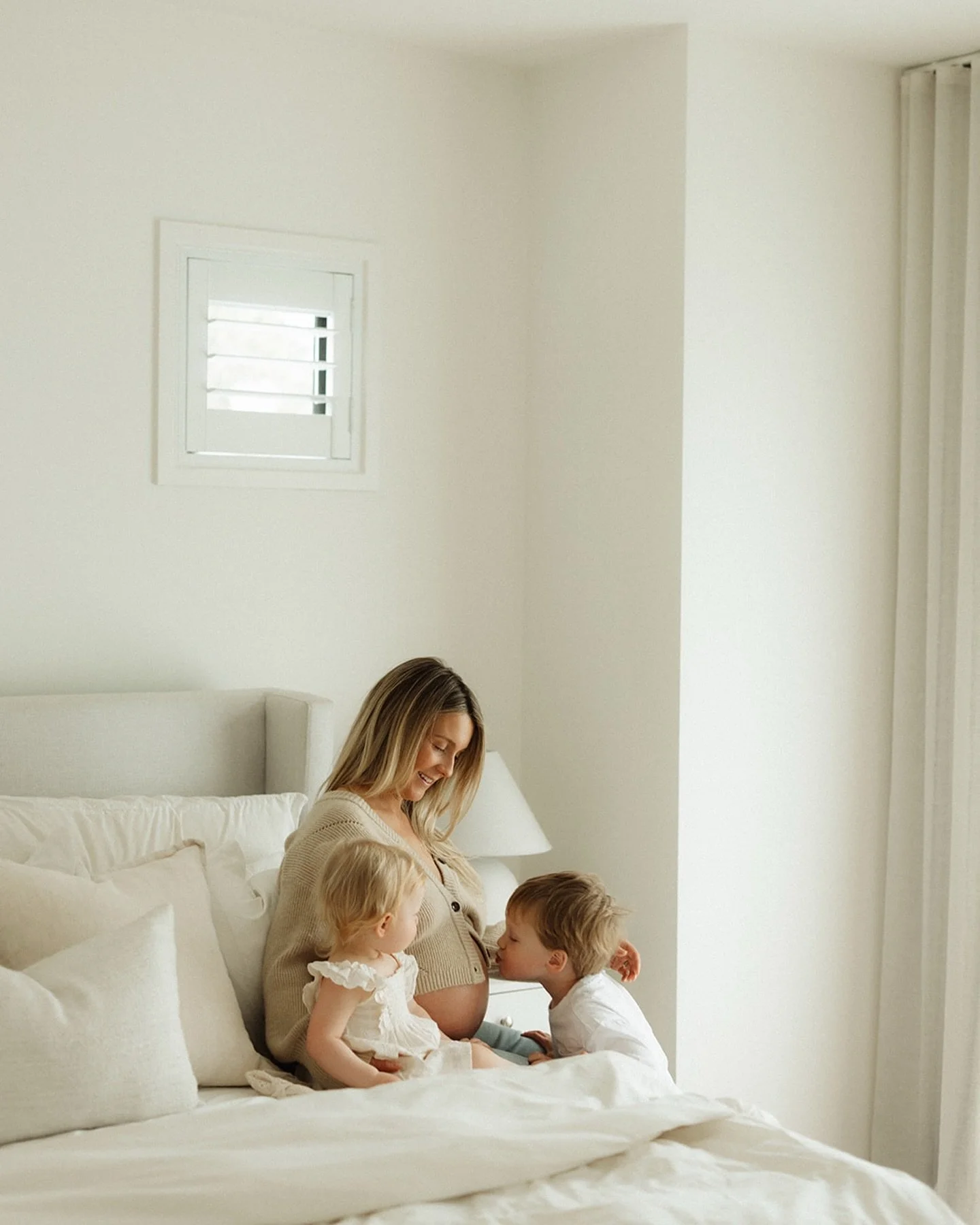 The beautiful chaos of expecting baby number 3 captured at home 🤎