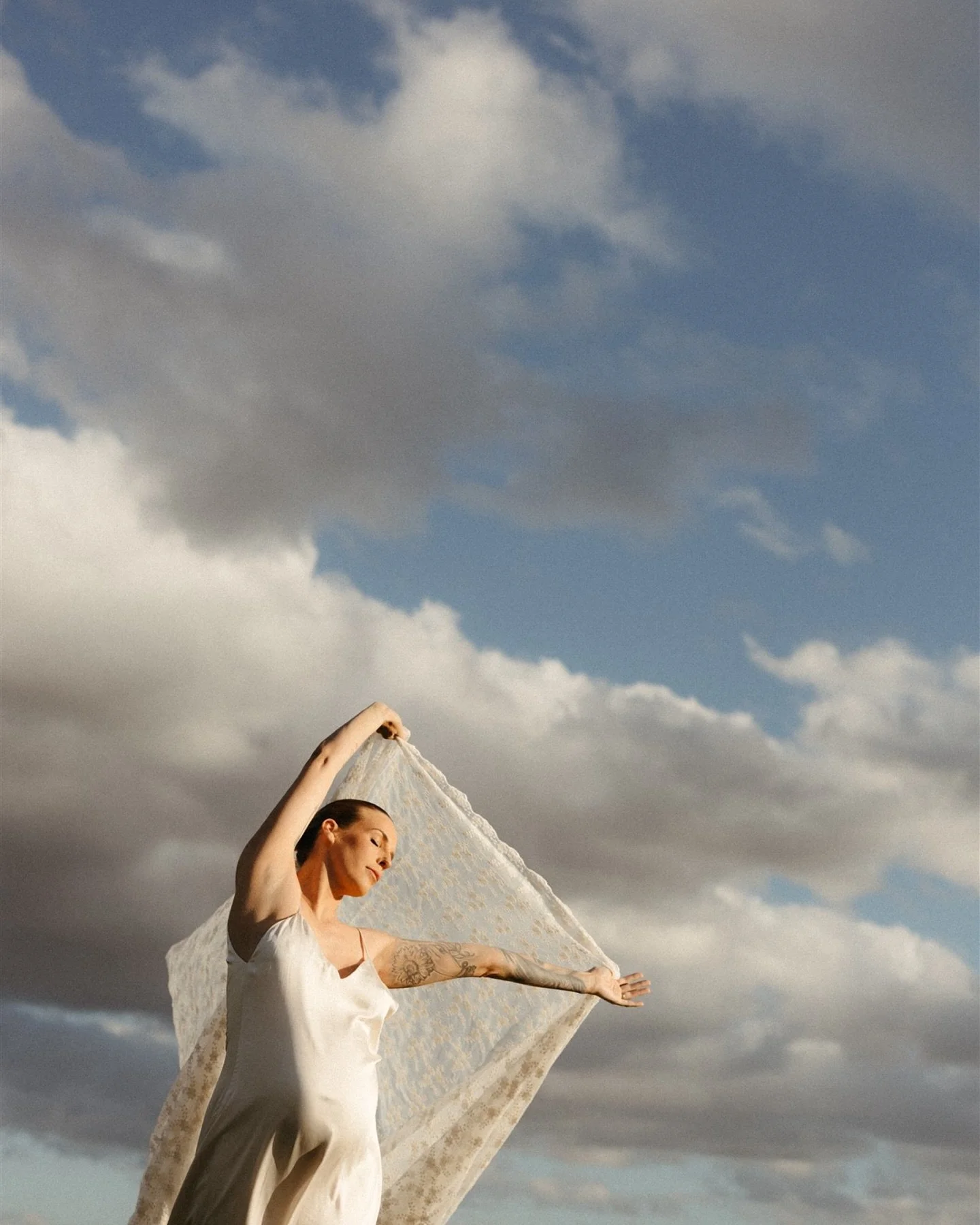The sunset part from our creative session last week 🧡

We had a plan and a vision styled by the super talented @martinainnocentphotography 

What we didn&rsquo;t account for was the EXTREME wind so instead we pivoted and we made it work 

But SO muc