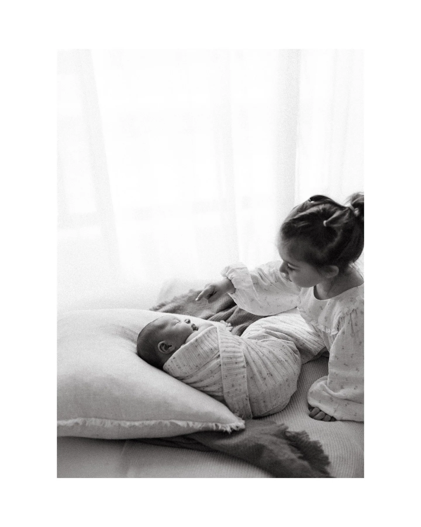 So far this month I have had the pleasure of capturing special moments for 11 families&hellip;. excluding Christmas minis 

BUT what makes me smile even more is that 5 of these families were all return clients 🥹

A mix of second babies, a family ses