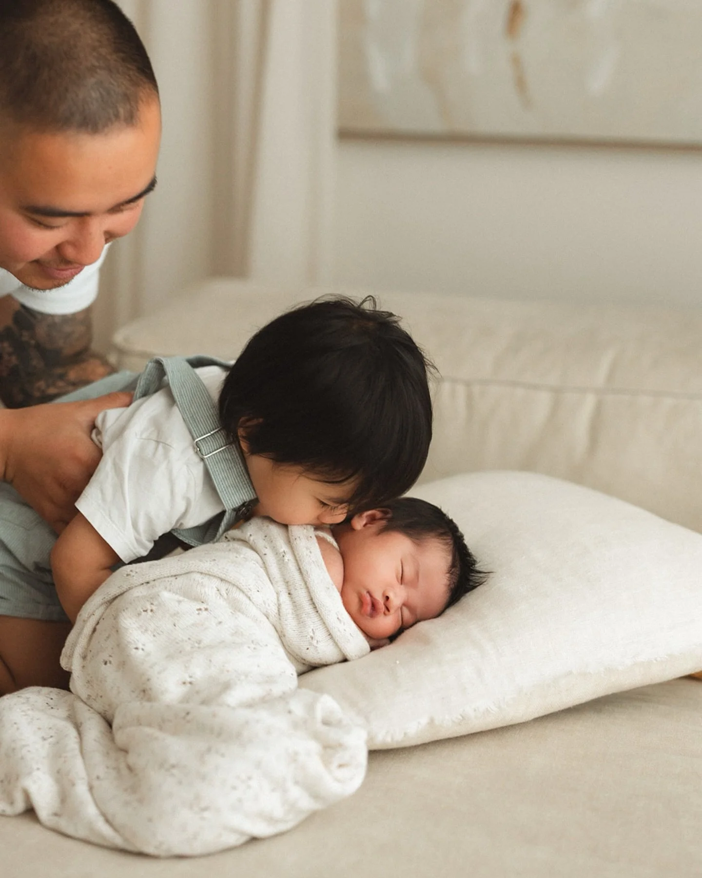 One thing you will get to know about me is that I am not good with rules 

So when I made the rule myself that I couldn&rsquo;t have dogs on my home studio it was only a matter of time before I broke my own rule 🙃

But I couldn&rsquo;t say no to Eev