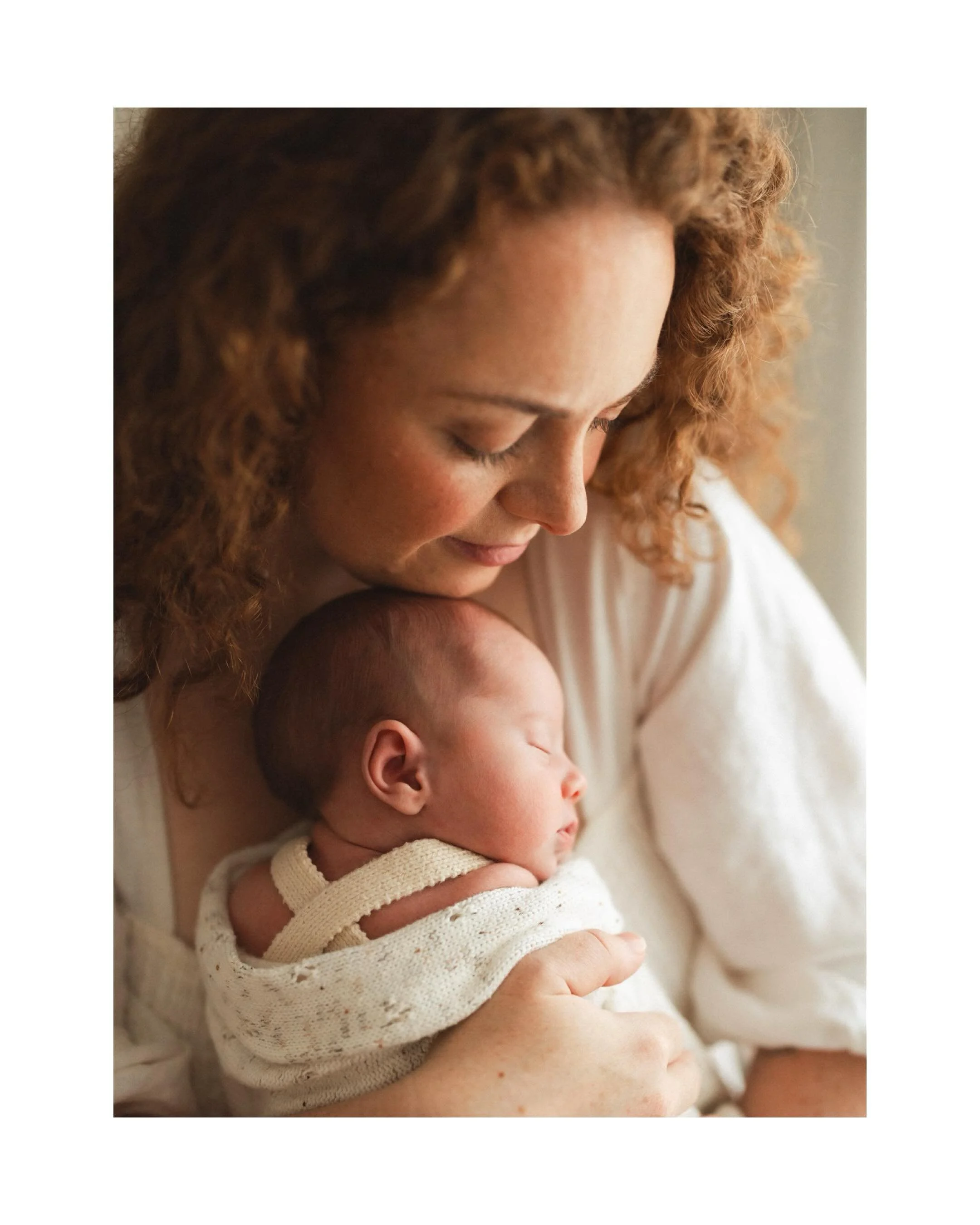 I swear everytime I look at these images I can still imagine that brand new fresh newborn smell from my boys 🫶🏻

And I will remember that smell for the rest of life&hellip;. still feel like it was yesterday