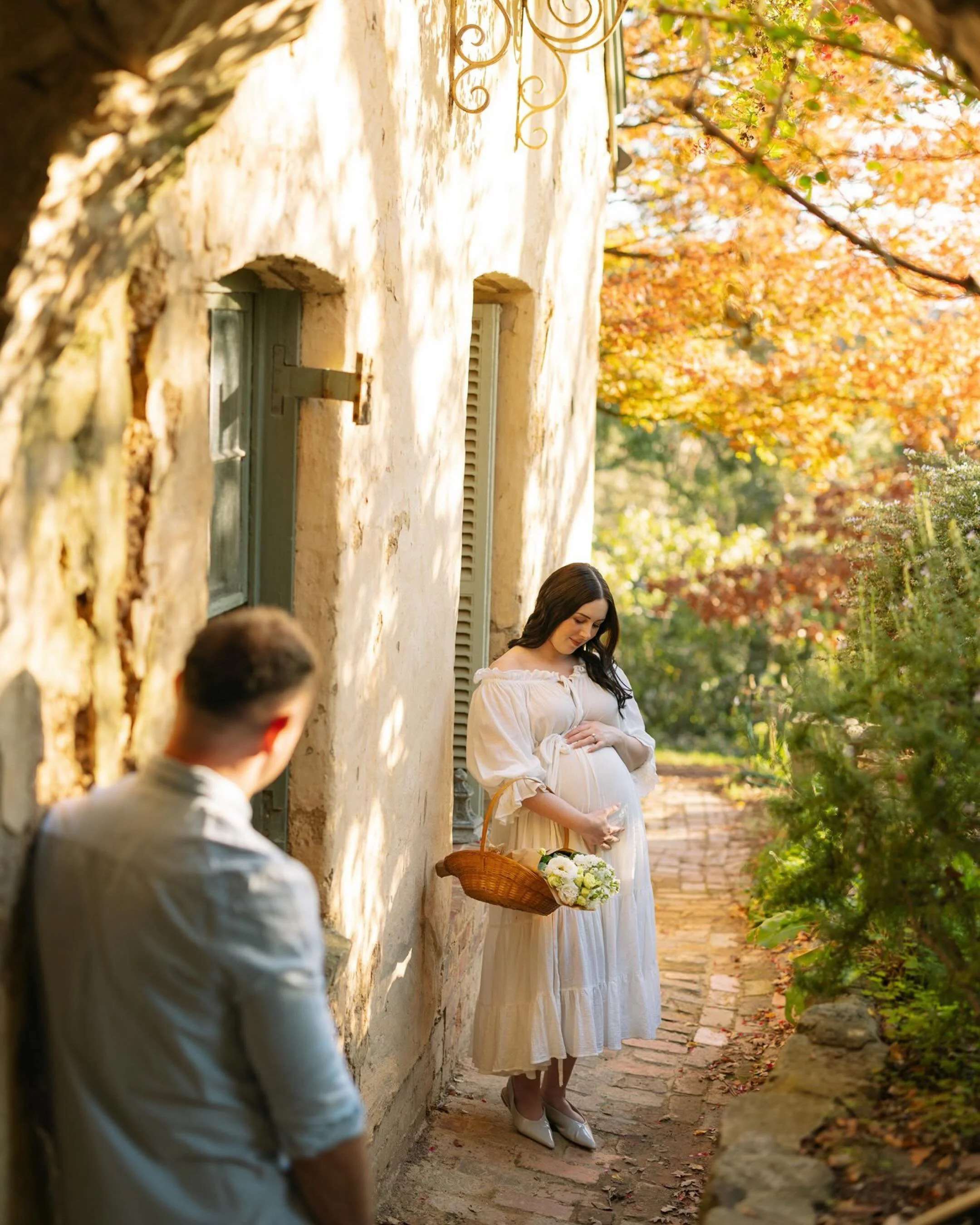 All the summer European vibes 
🫶🏻🇫🇷 🍷 ☀️ 🌿

Editing these sneak peeks had me dreaming of a little escape somewhere in Tuscany or the south of France 

Hard to believe this is just in Eltham at Montsalvat

I don&rsquo;t often get to shoot here, 