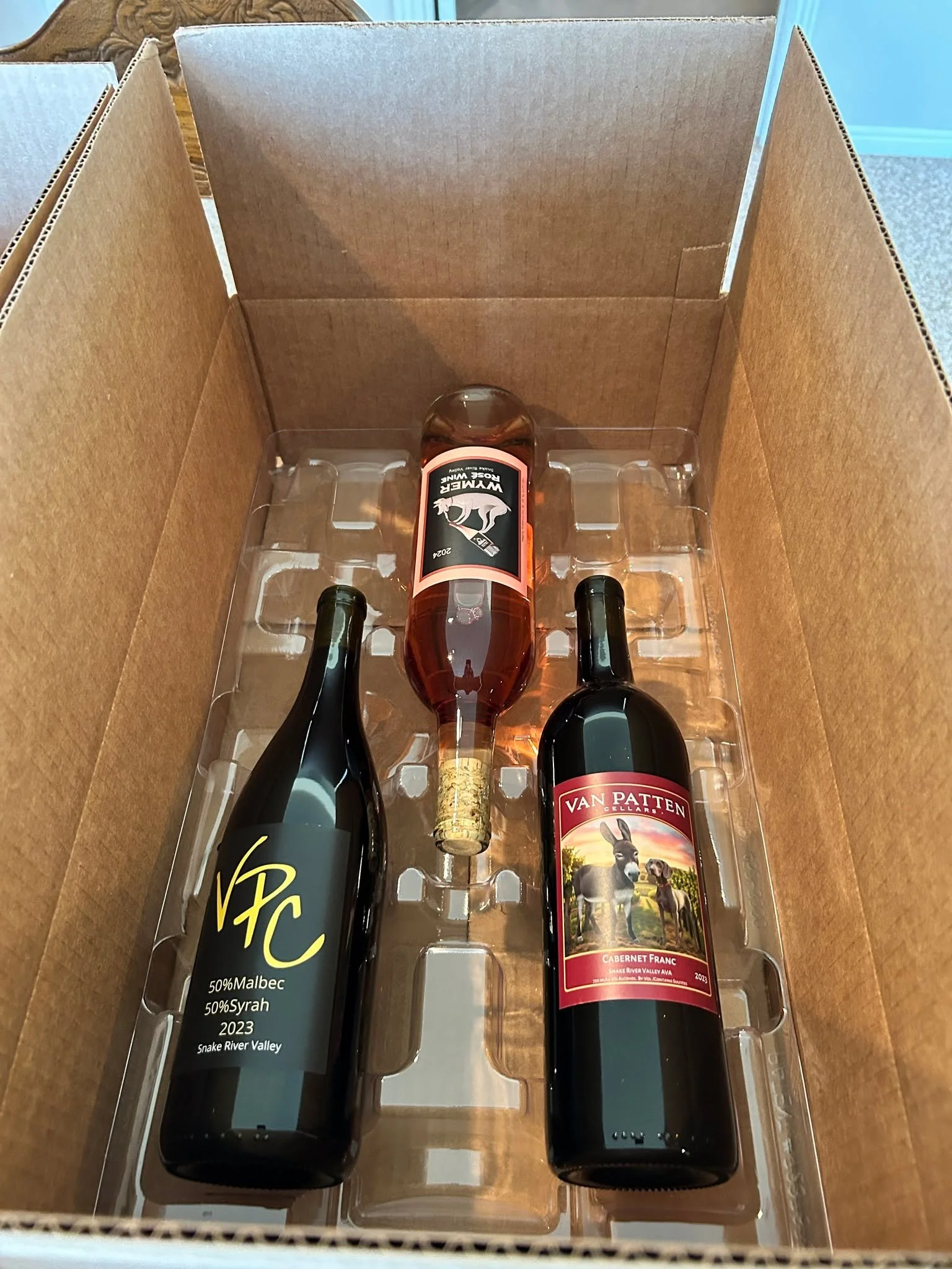 Today is the last day to get 20% off shipping feeswhen you purchase 3 bottles or more!
Wine makes the perfect gift for friends and family who live out of the area. Ship now to avoid weather and holiday delivery delays!
https://vpcellars.com/wines