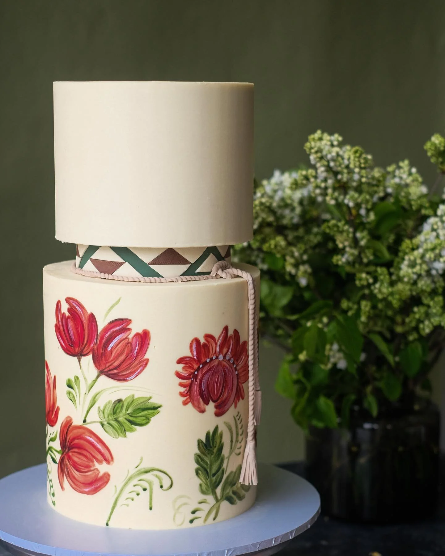 Weselny🥹

Wszystkie kwiaty ręcznie  malowane prosto na torcie❤️🌺🌿

#wedding#weddingcake#cakedesign#cakeideas#ukrainian#ukrainianwedding#ua#тортвишиванка#тортвукраїнськомустилі#тортіесільний#tortweselny#tortzkwiatami#torttradycyjny#tortzrysunkiem#t