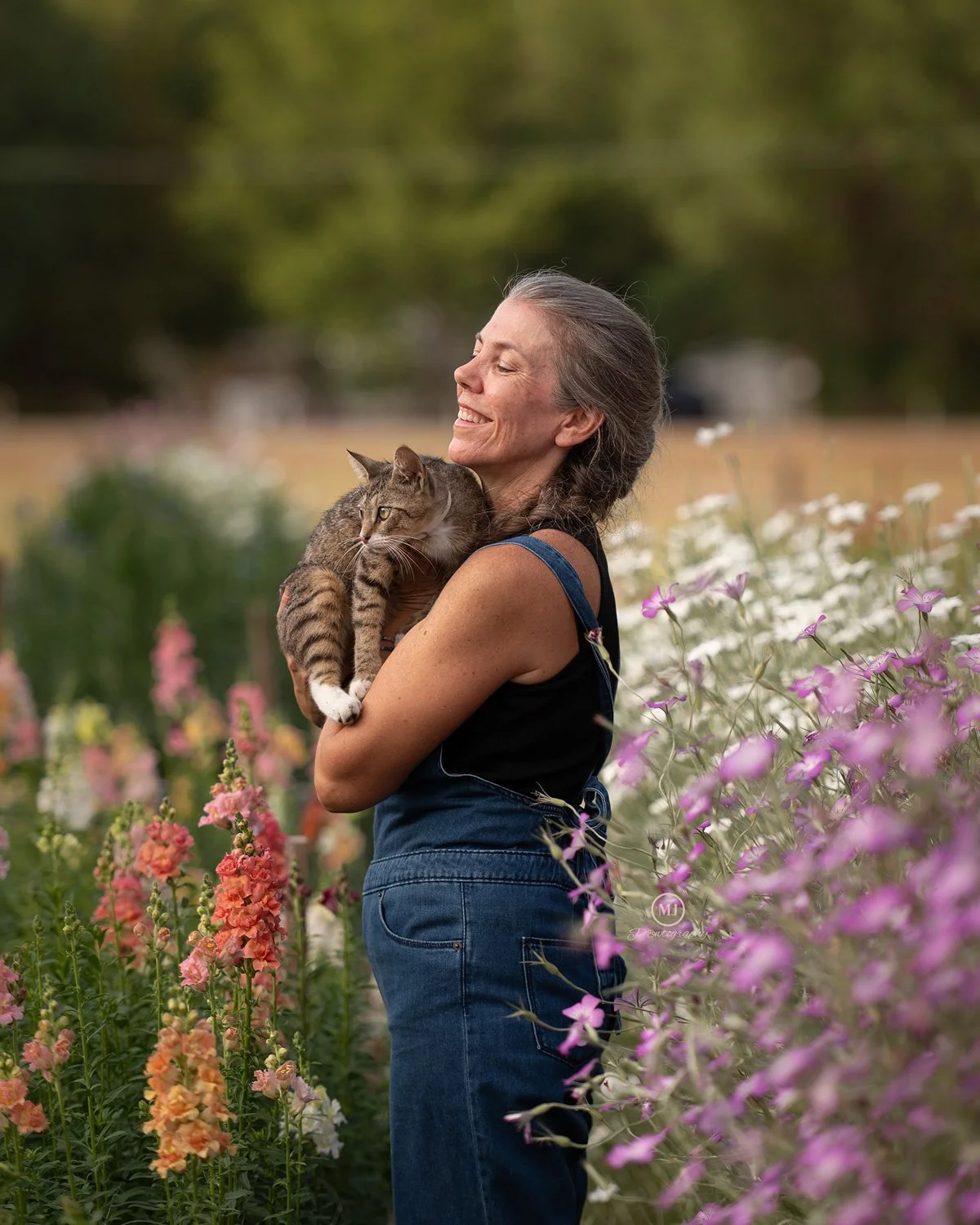 Dog-Photographer-Pet-Photography-Quad-Cities-IA-IL-MJ-Pawtography-Flowers.jpg