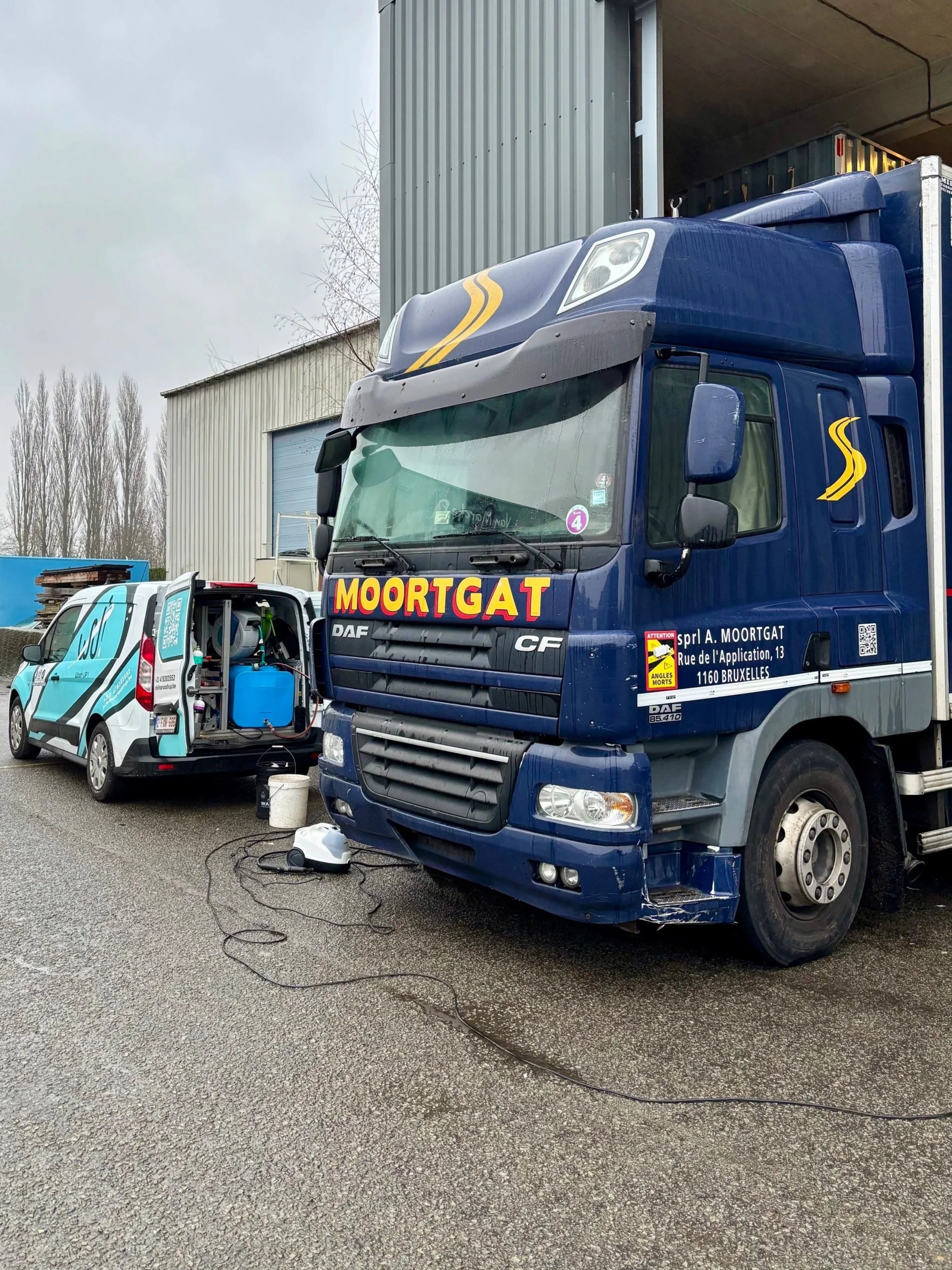 Nettoyage intérieur de cabine de camion et poids lourds en zoning industriel