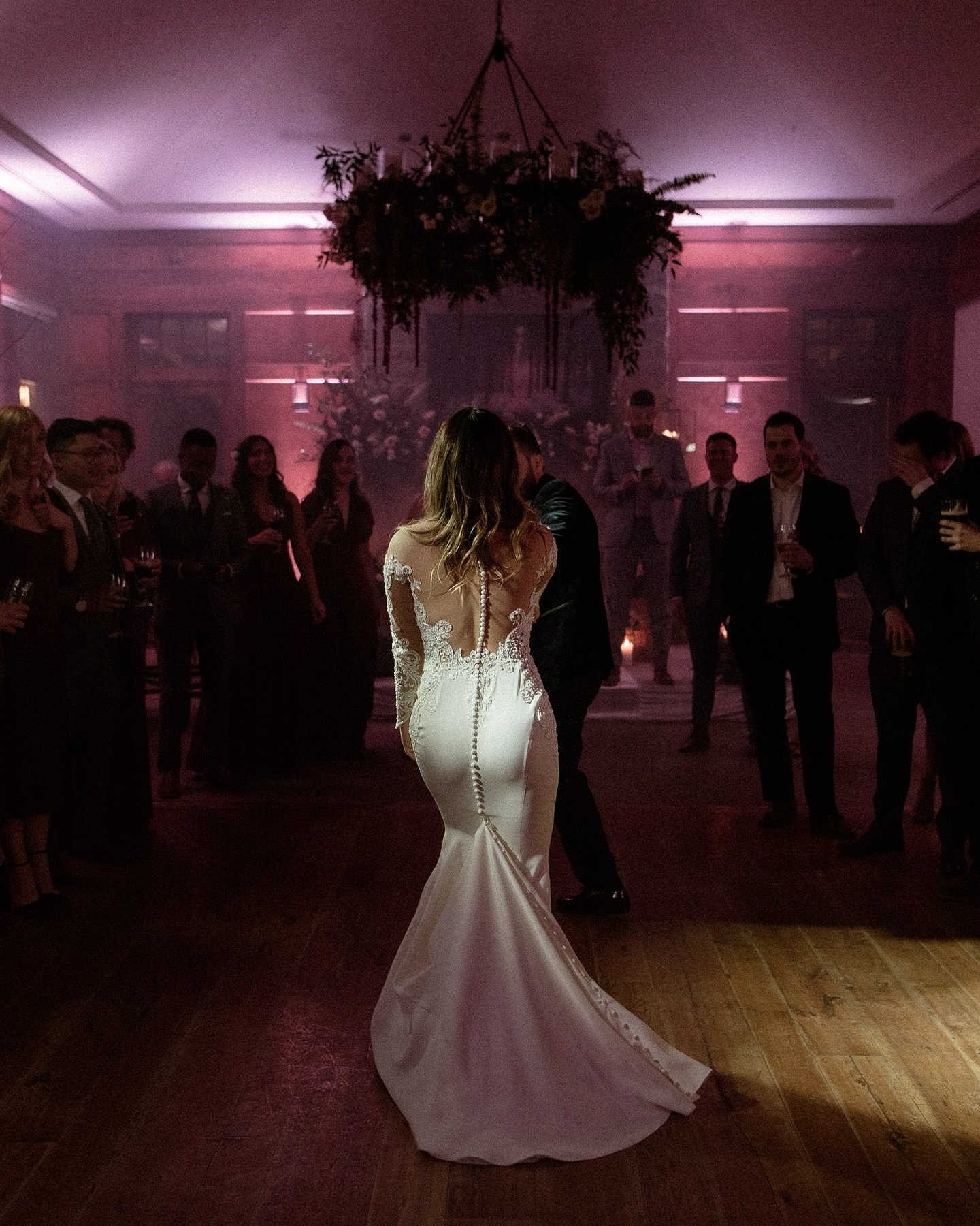 Getting married in a dark venue? This is how you do it. Lots of mood lighting, candles, and a photographer who knows what they&rsquo;re doing 😉

From the archives, Noemi &amp; Taylor&rsquo;s winter wedding 💜