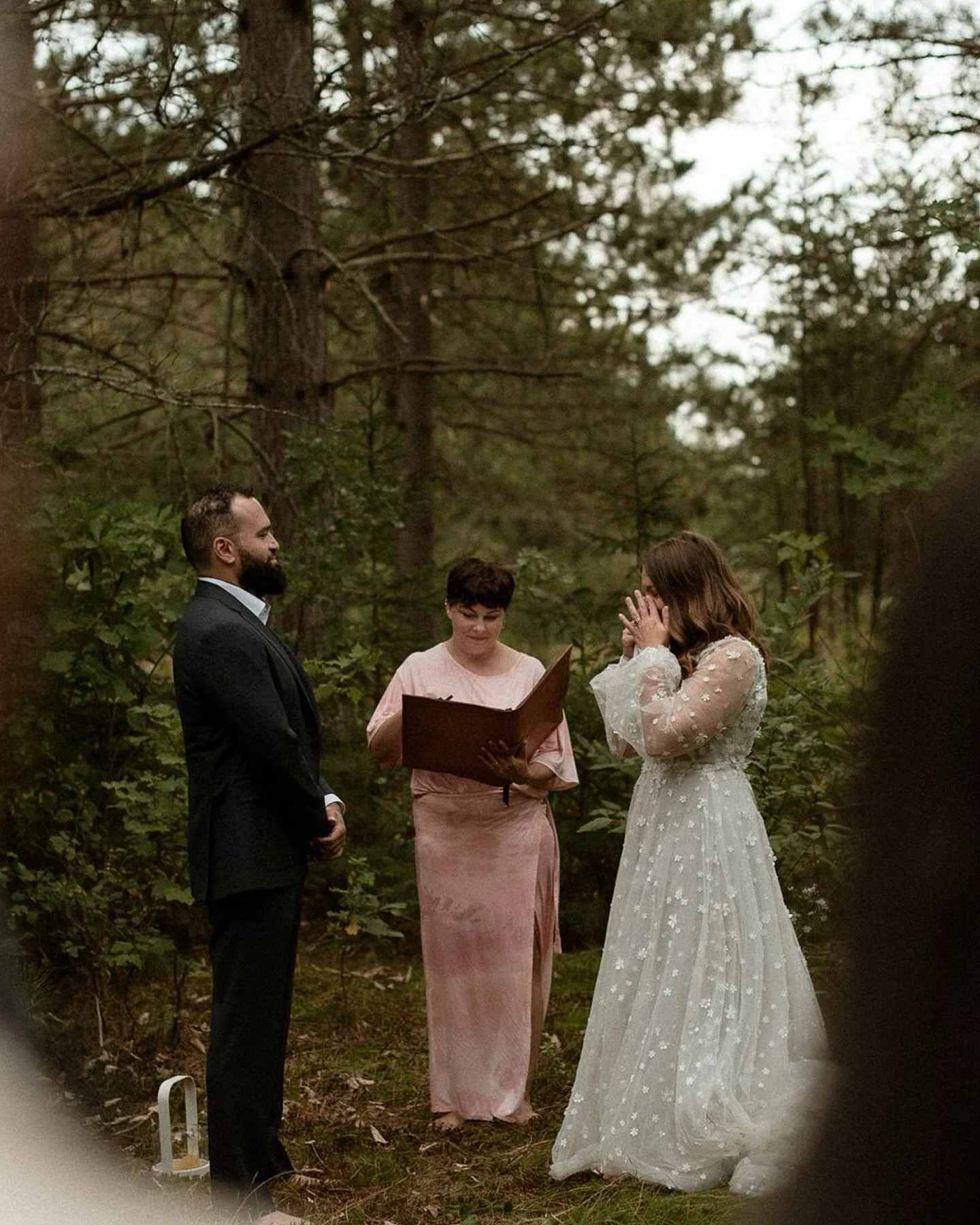 From Amanda and Ryan&rsquo;s wedding day in 2021. I loved that it happened on their own property in Killalou, on land that holds meaning. This one felt so tender, unrushed and deeply personal. Still so special to revisit 💜
