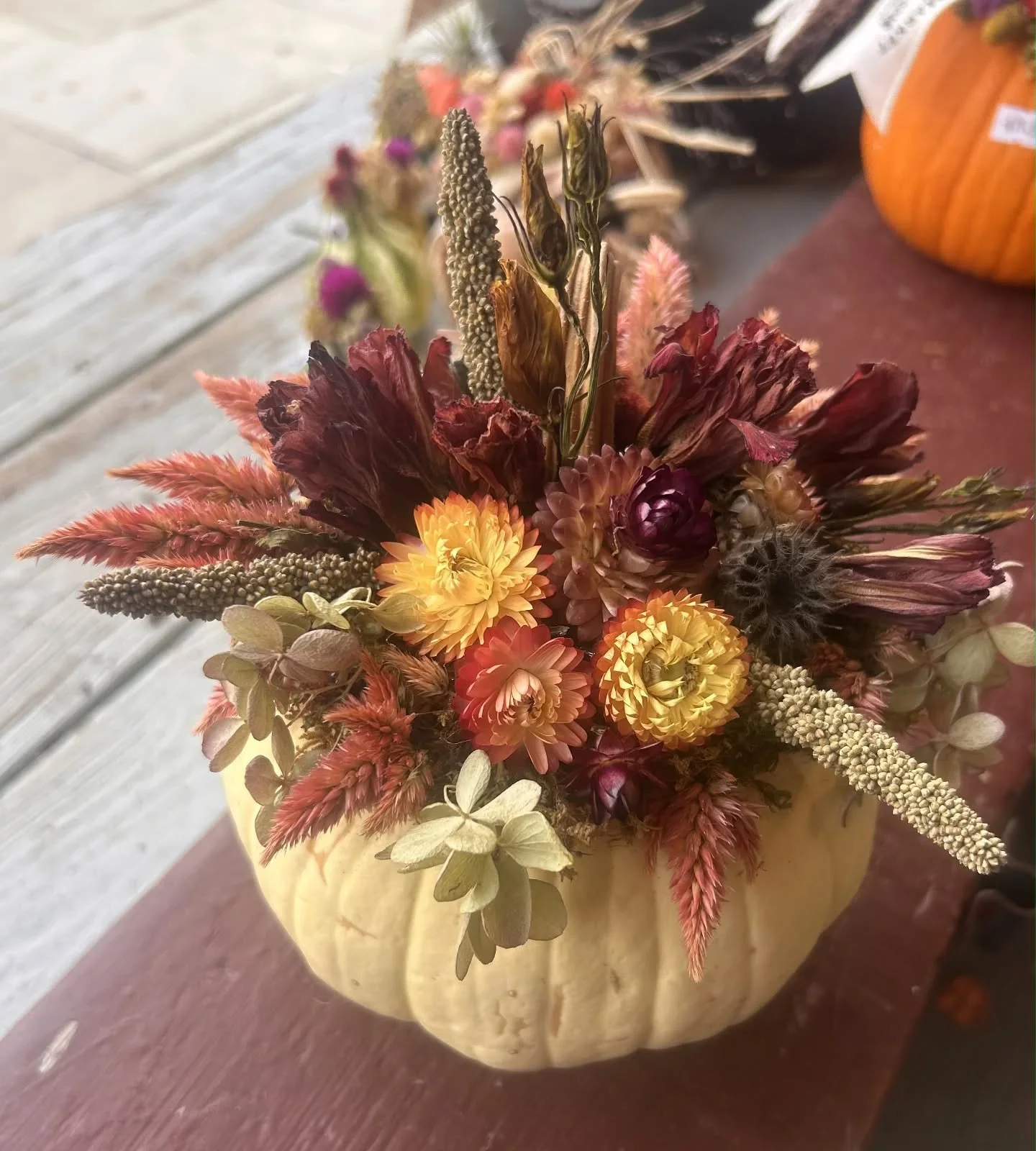 Loving these adorable dried flower pumpkins! They make a perfect fall accent in your home or a sweet gift for a friend 🍂