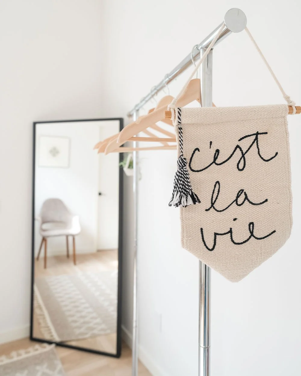 We believe a great session starts with everyone feeling comfortable. 

Our green room space is not only a place for your clients to switch outfits, but also a quiet spot to relax, freshen up, or get in the right headspace before the camera starts cli
