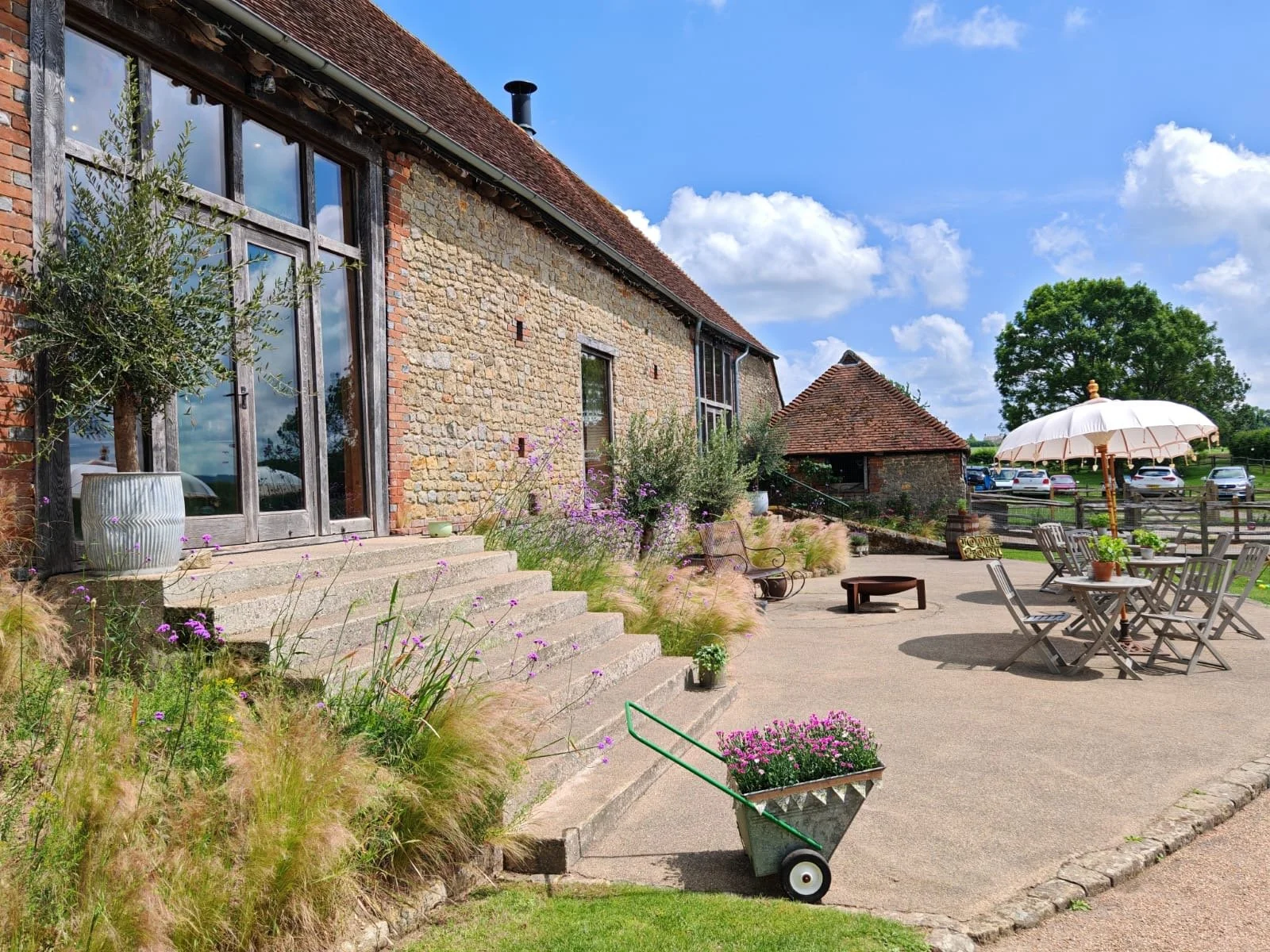 Grittenham Barn & Courtyard