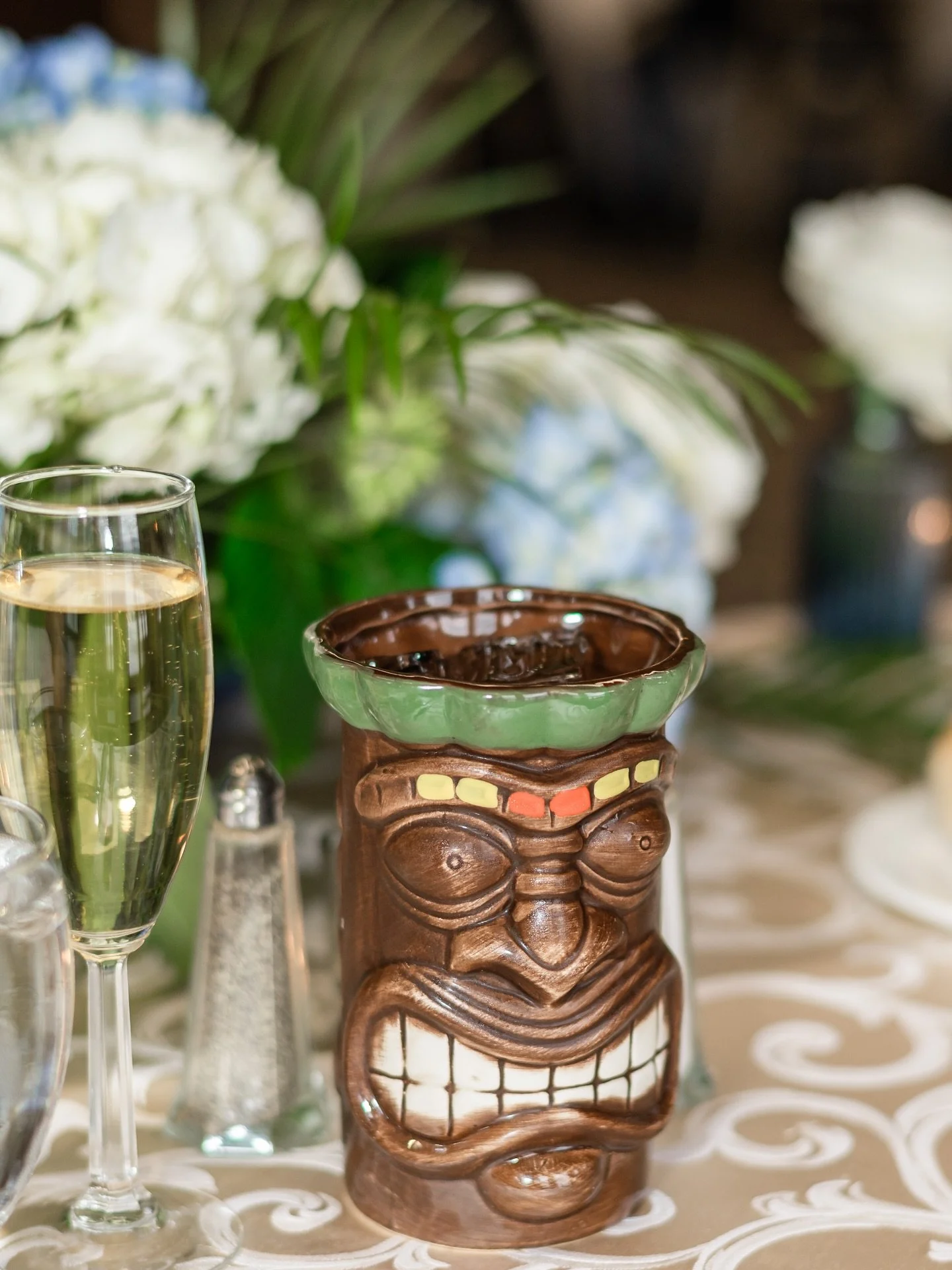 Modern tiki is a design style that romanticizes mid-century island culture, drawing from ancient Polynesia and Hawaii 🏝️ &ldquo;Aloha pumehana&rdquo; means warm love and affection and that&rsquo;s exactly what Tori &amp; Max&rsquo;s wedding day