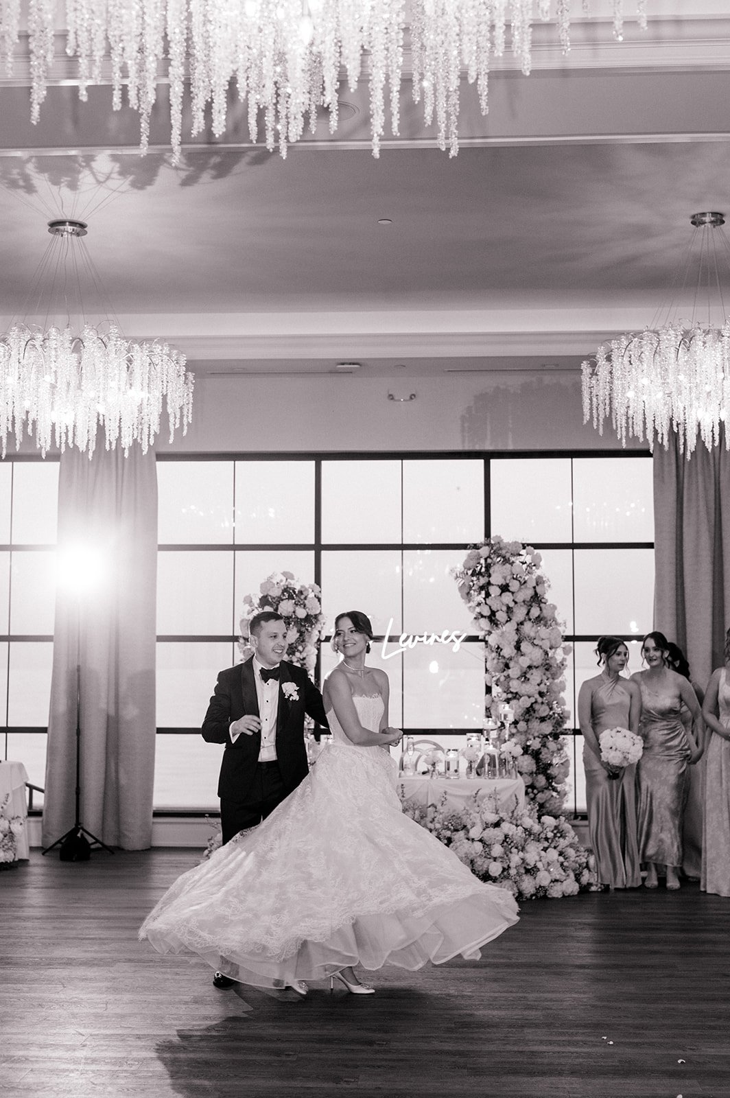couple dance on the dancefloor