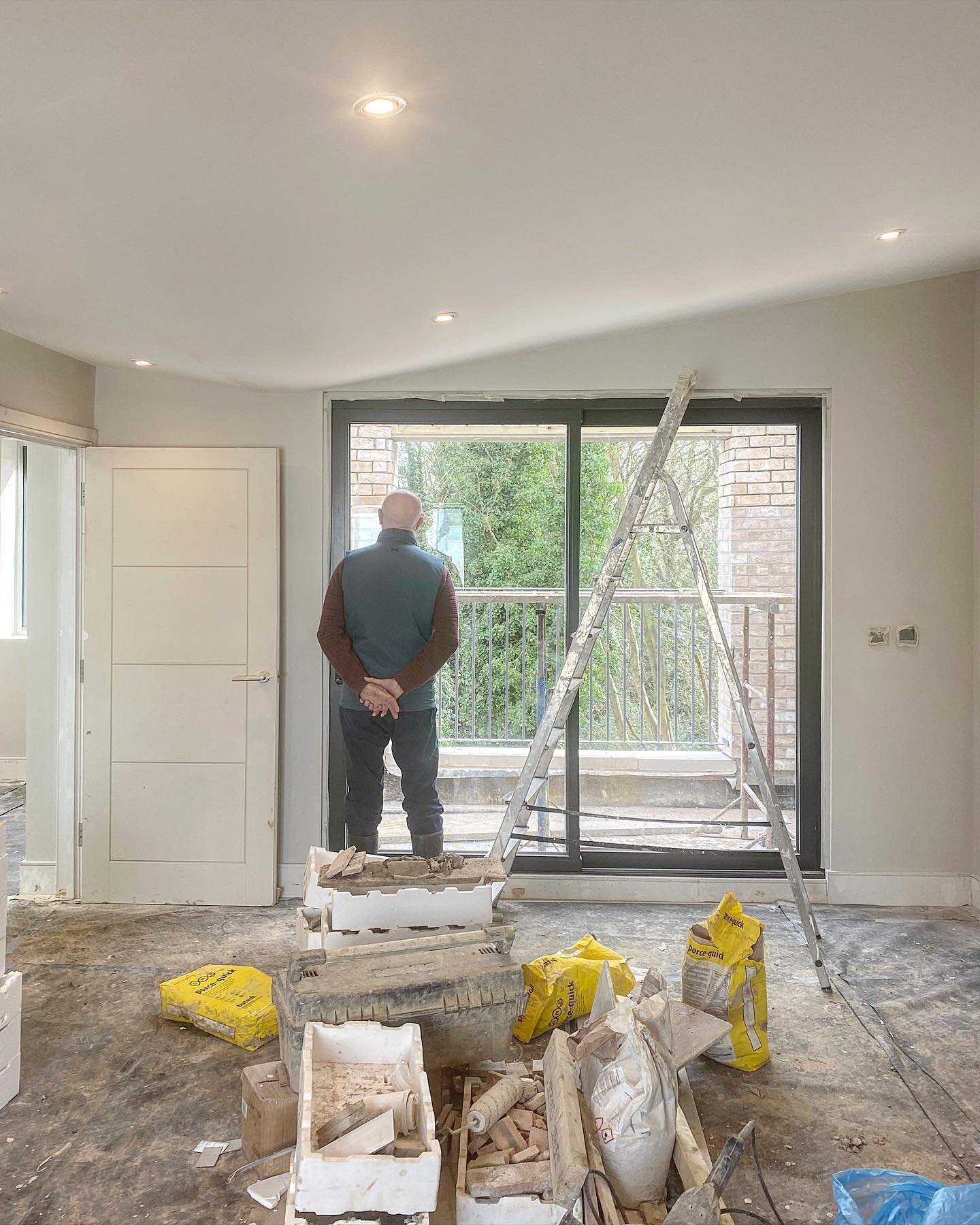 Andy inspecting one of the top flats at Alma Place. Floors are down, the kitchens and bathrooms have been fitted and the terrace brick slips are being grouted while the gardens on the ground floor are paved. More pics to follow! 

 D R E W I N 
_____