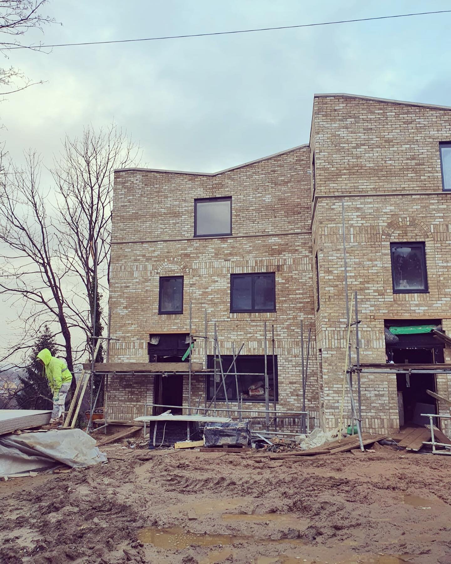 Scaffolding finally down, we&rsquo;re on the home stretch now. 

Beautiful brickwork, fantastic location, spacious room layouts and all under offer. Happy days! 

www.alma-place.co.uk

_______________________________

#almaplaceproject #almaplace #td