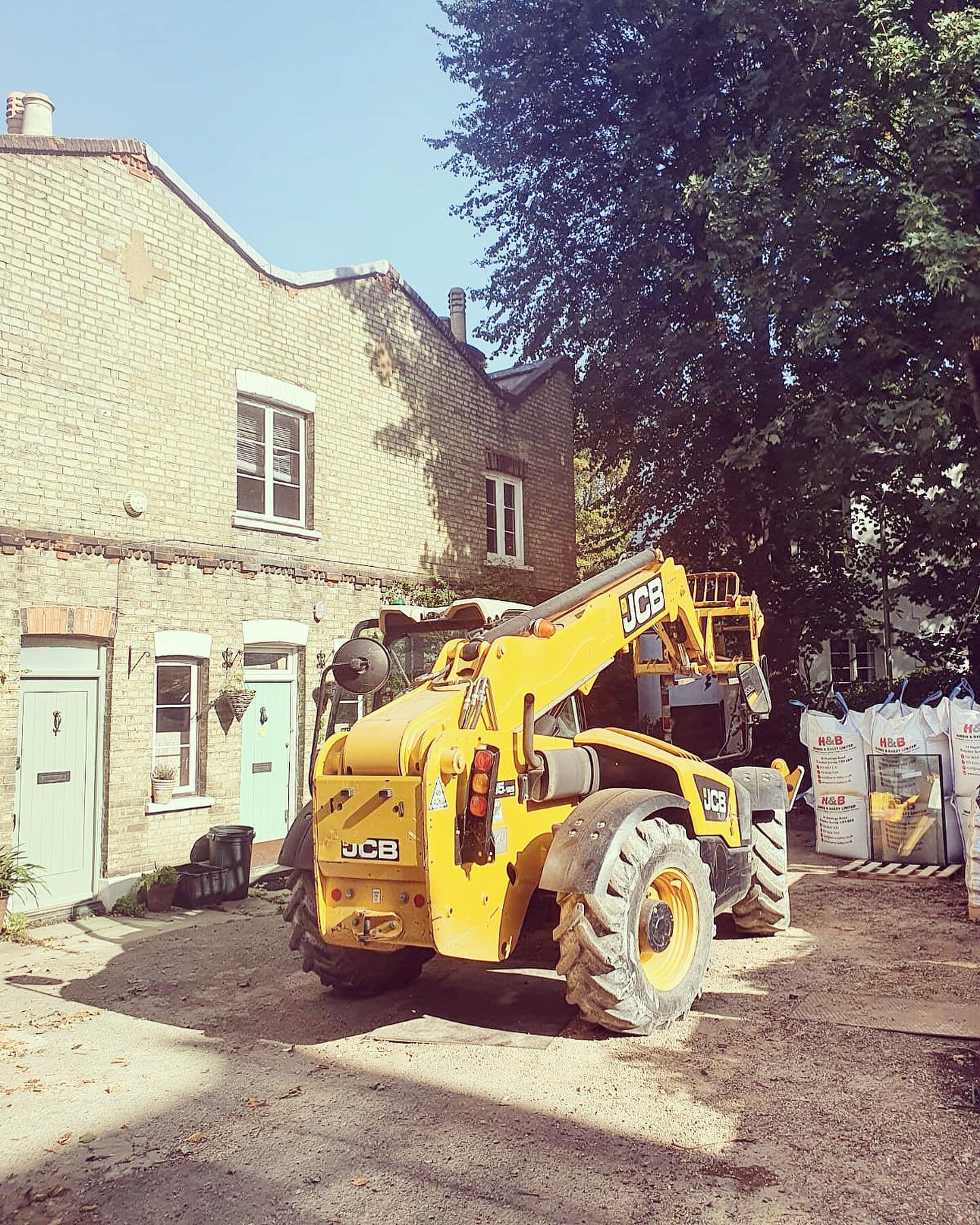 Boys and their toys 🚧

Driving this huge thing on site today!

_______________________________

#almaplaceproject #almaplace #crystalpalace #crystalpalacetriangle #londonproperty #southlondon #construction #constructionsite #building #buildingsite #