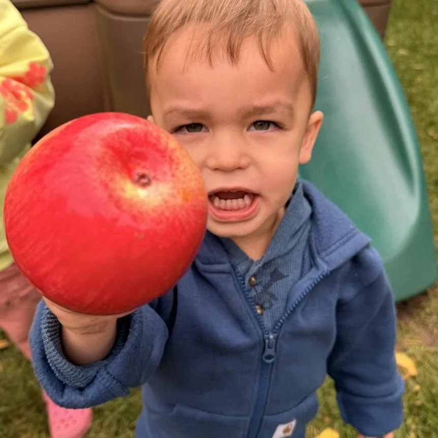 boy_apple.jpg