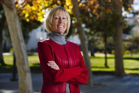 2022 headshot - Nancy Lough.jpg