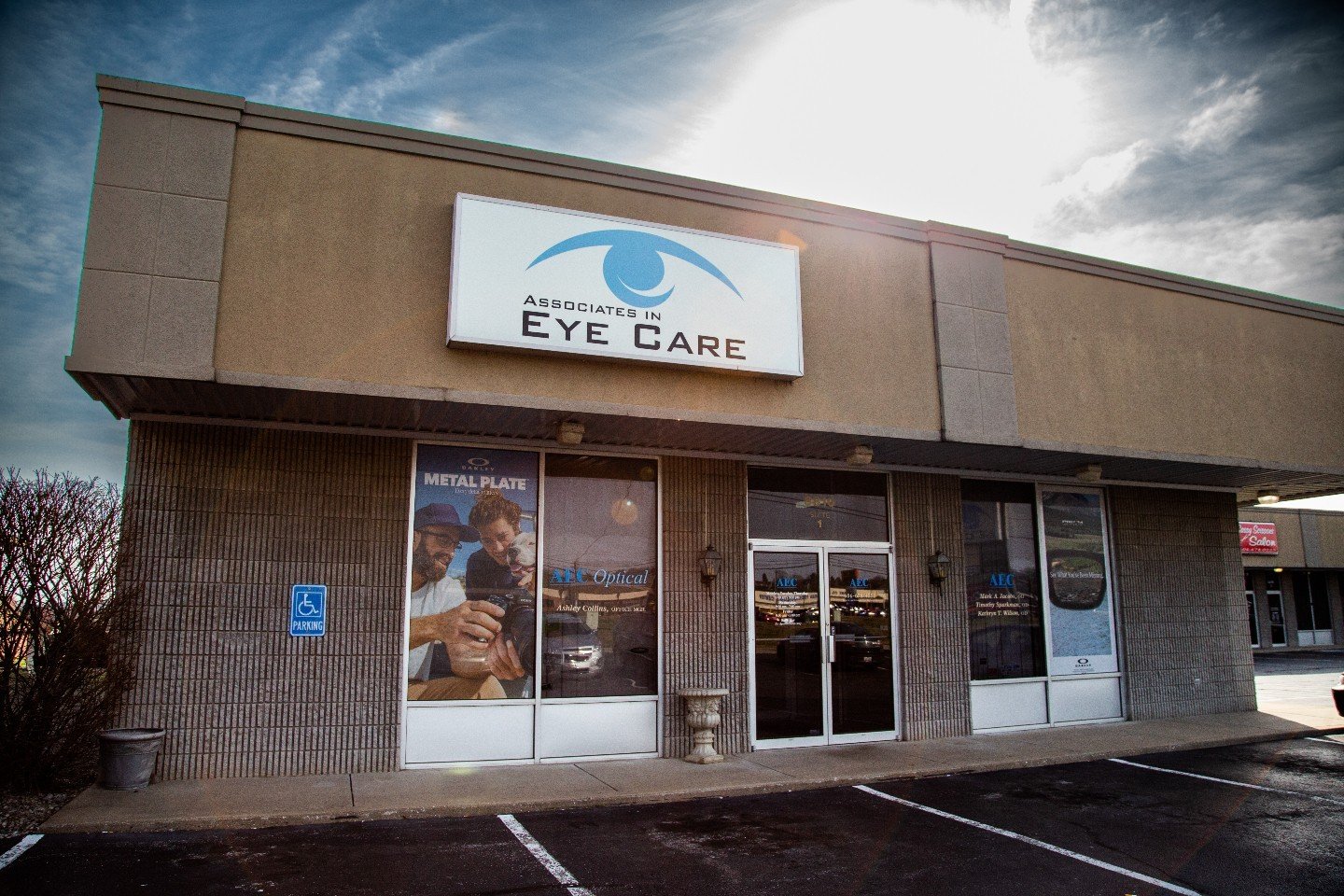 Love to help others and work with people who care? Associates In Eye Care is seeking a full-time Optical Tech/Tester to assist with patient care and eye exams in Somerset, KY! Resumes can be sent to the AEC Somerset Office Manager Robbie Spradlin at 